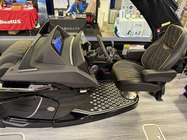 2026 Bennington QX Swingback 25 QXSBA Tritoon - 18