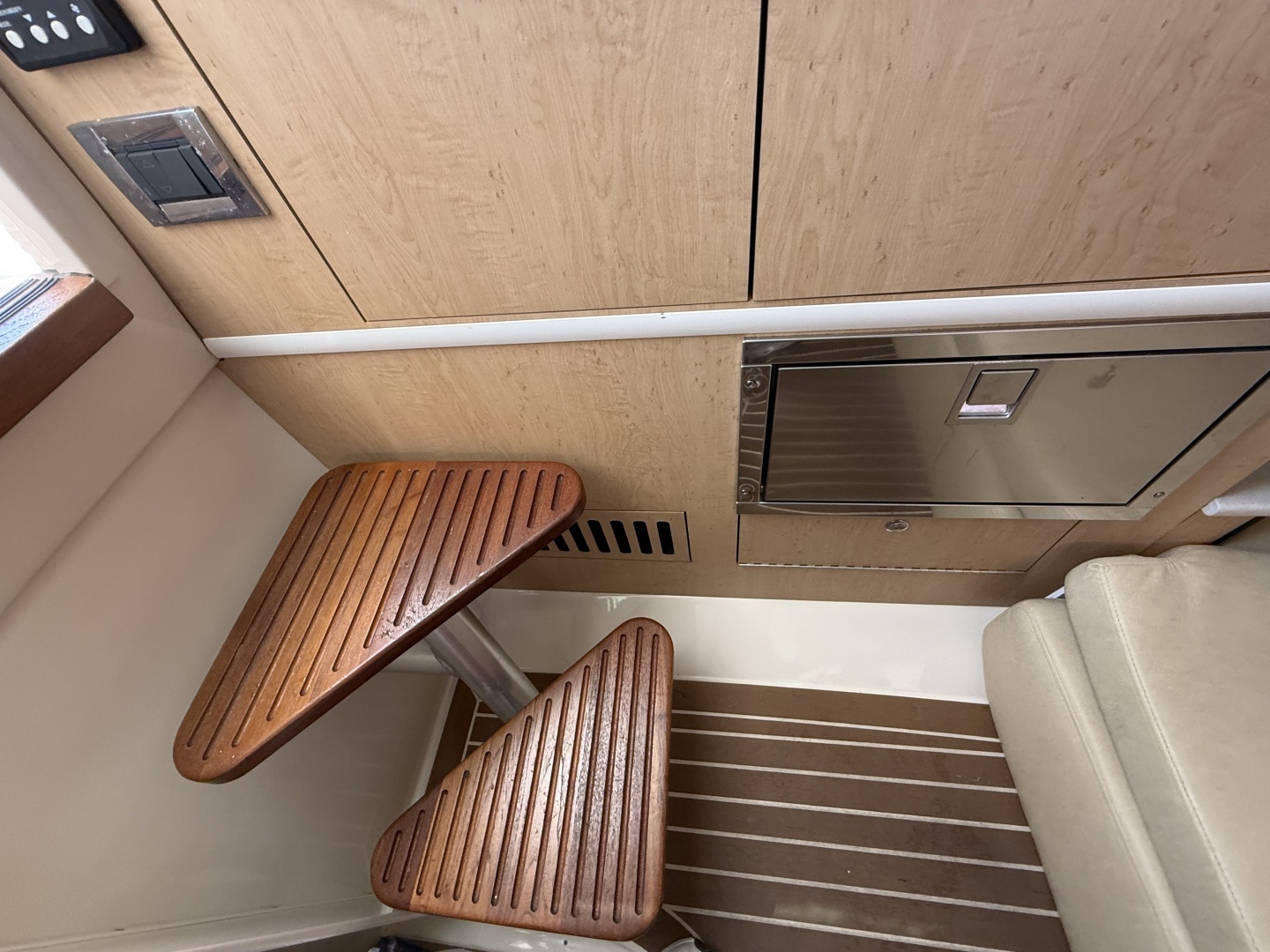 2016 Boston Whaler — - Image 24
