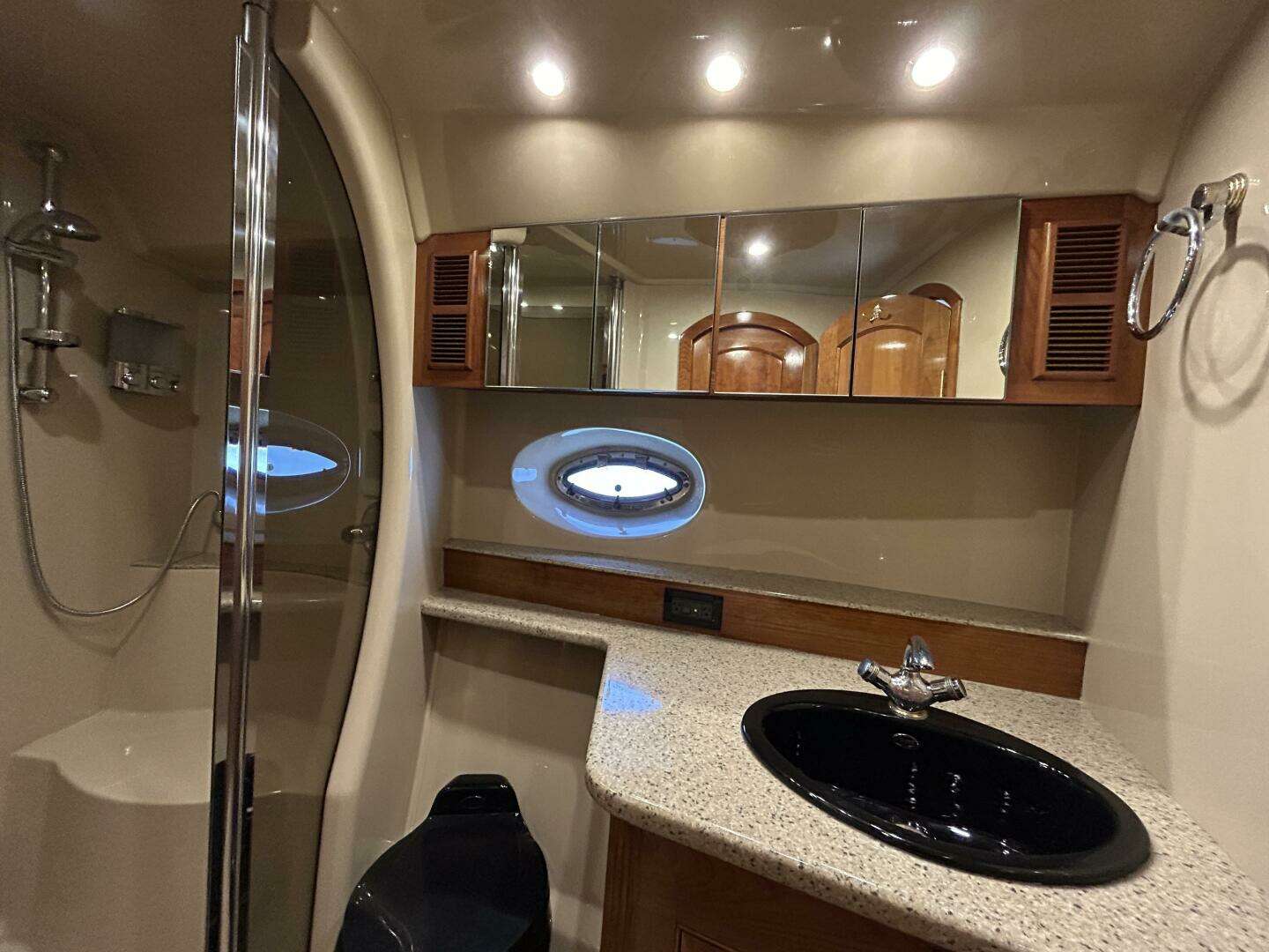 2003 Cruisers Yachts 540 Express - Image 18