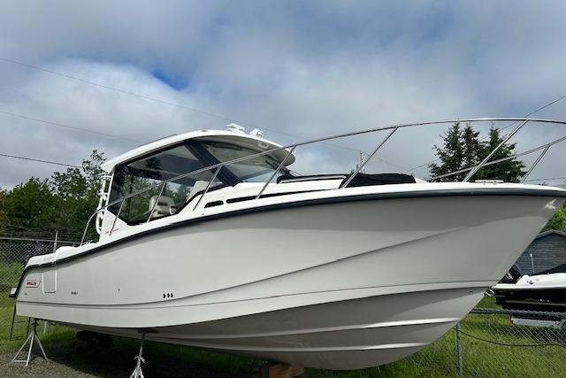 2021 Boston Whaler 325 Conquest