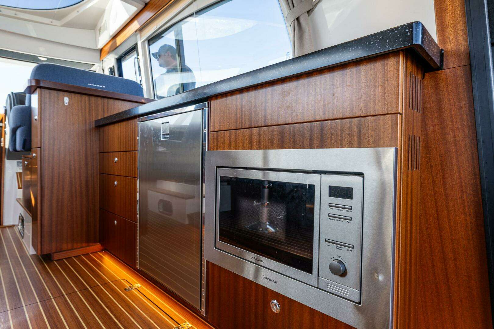 2023 Nimbus 405 Flybridge - Image 20