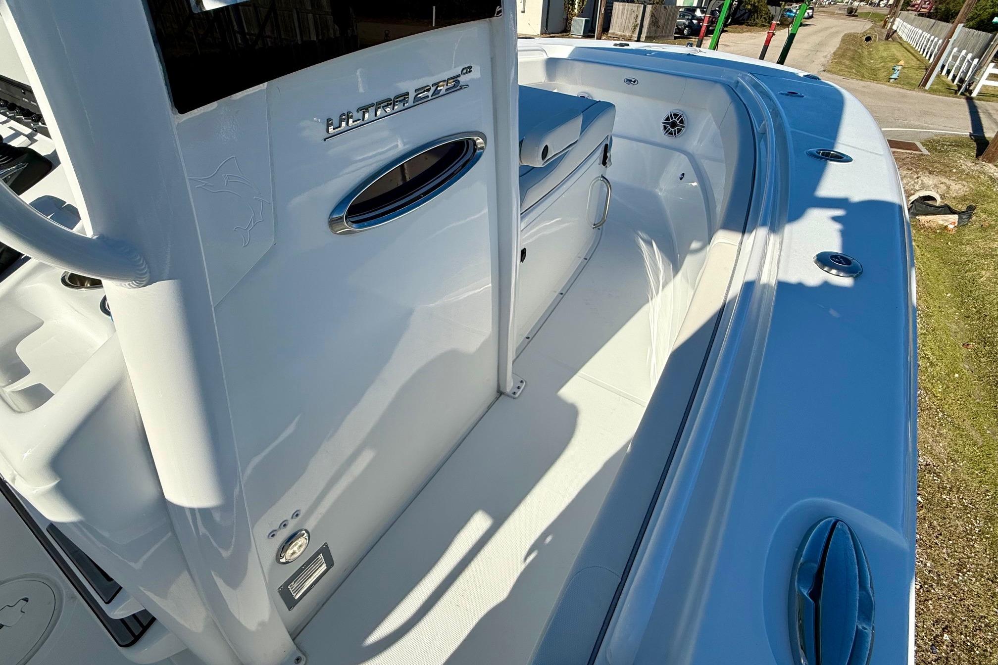 2026 Sea Hunt Ultra 275 Coffin Box boat interior, showcasing sleek design and spacious layout.