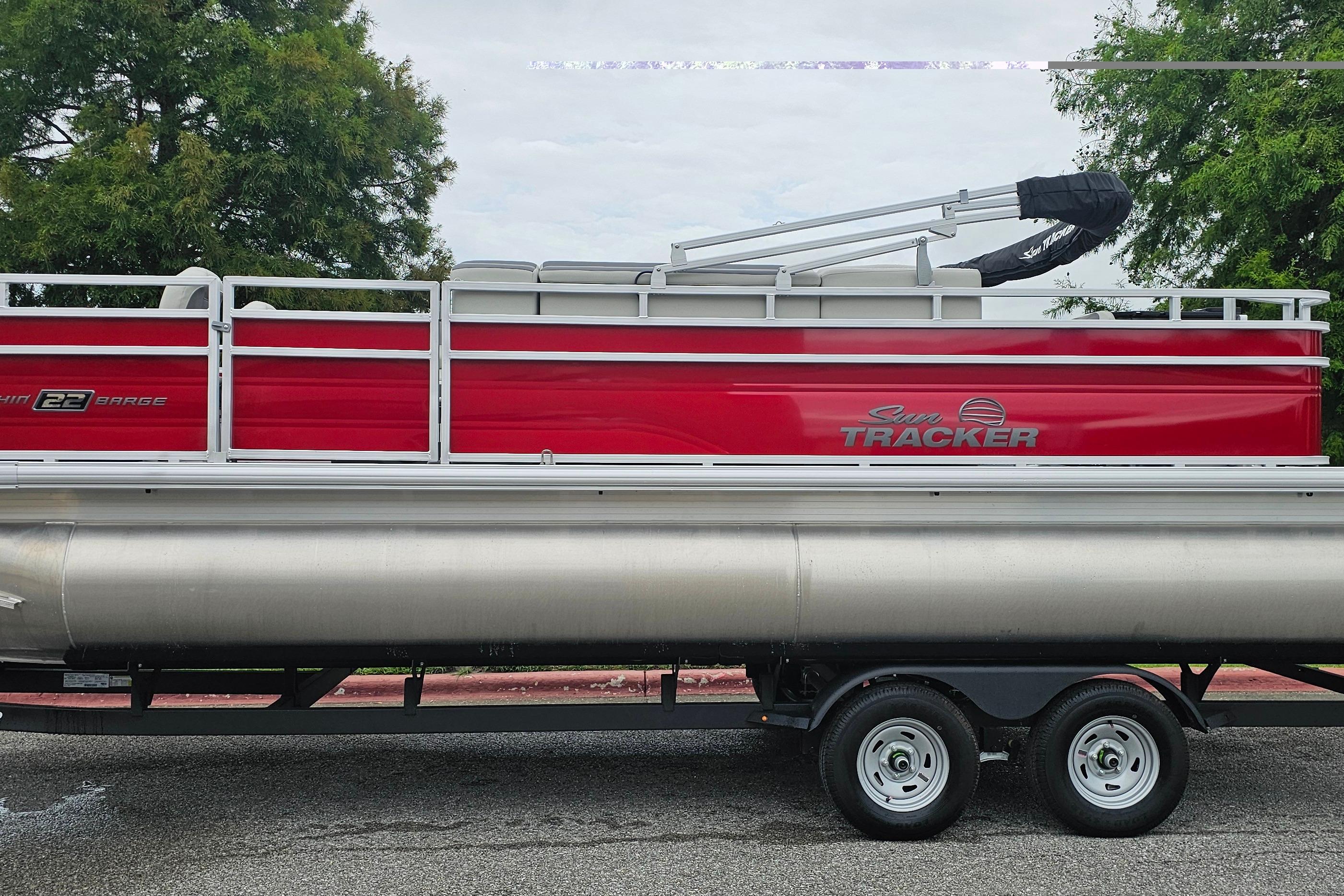 2026 Sun Tracker Fishin' Barge 22 DLX