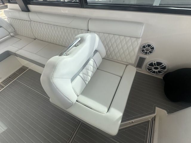 2023 Regal 36 Grande Coupe - 16