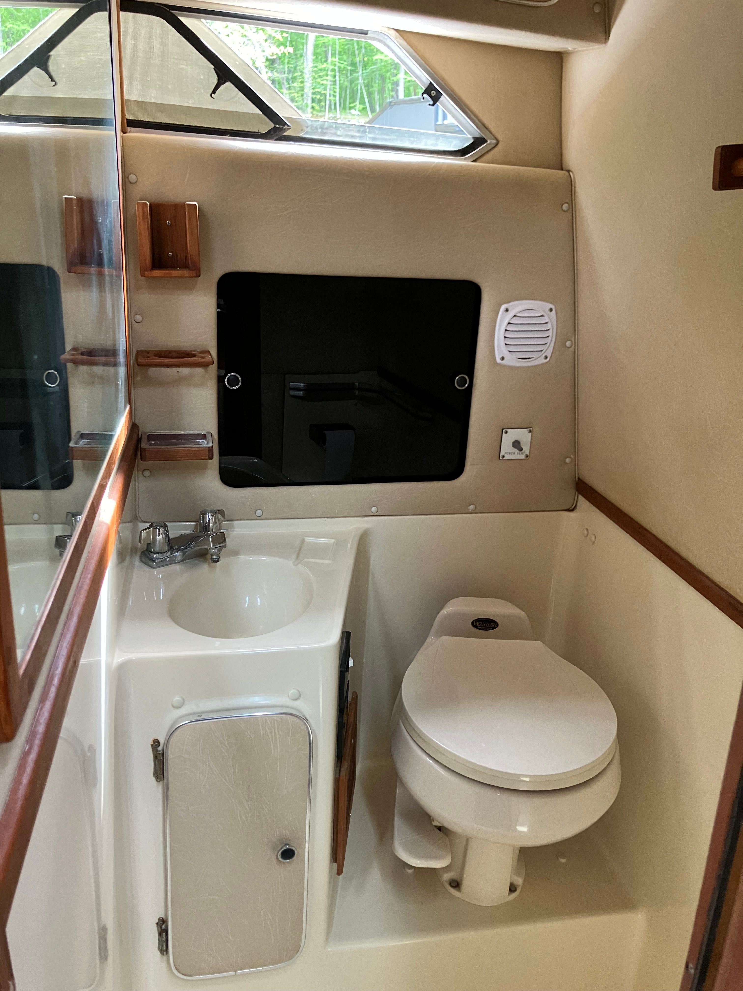 1985 Sea Ray 34 Express Cuiser - 19