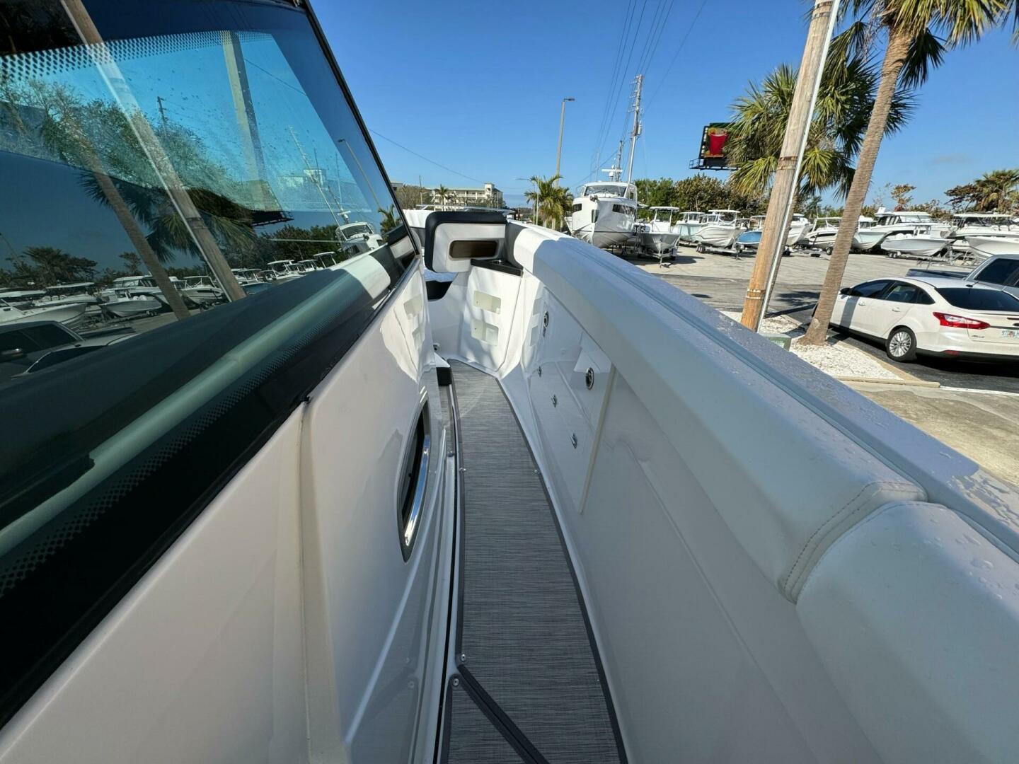 2025 Monterey 30 ELITE boat deck with sleek design and modern features.