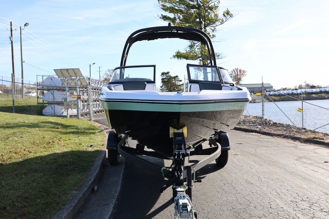 2026 Yamaha Boats AR 195 BOTH COLORS AVAILABLE - 4