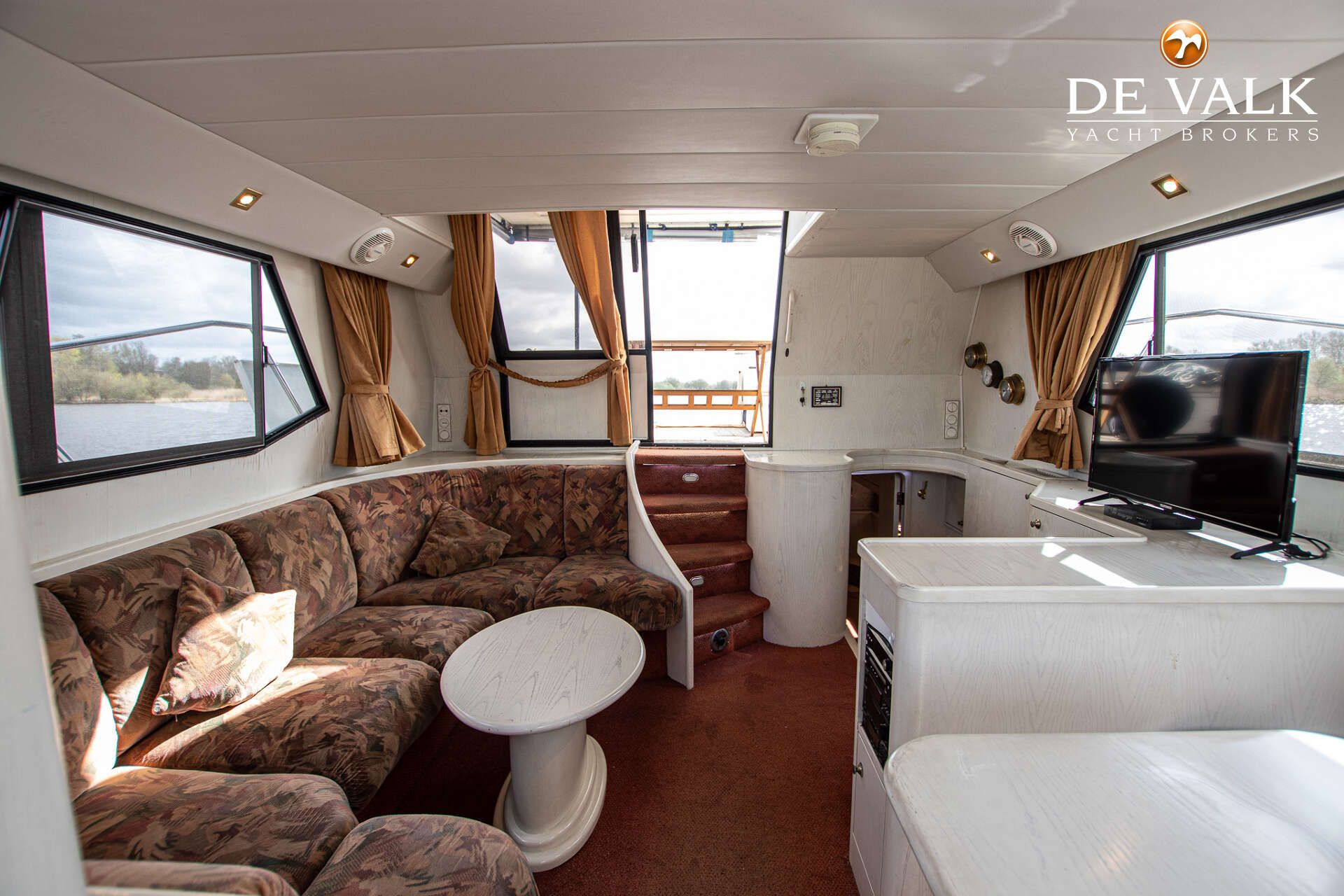 1991 Neptunus 145 Flybridge - 36