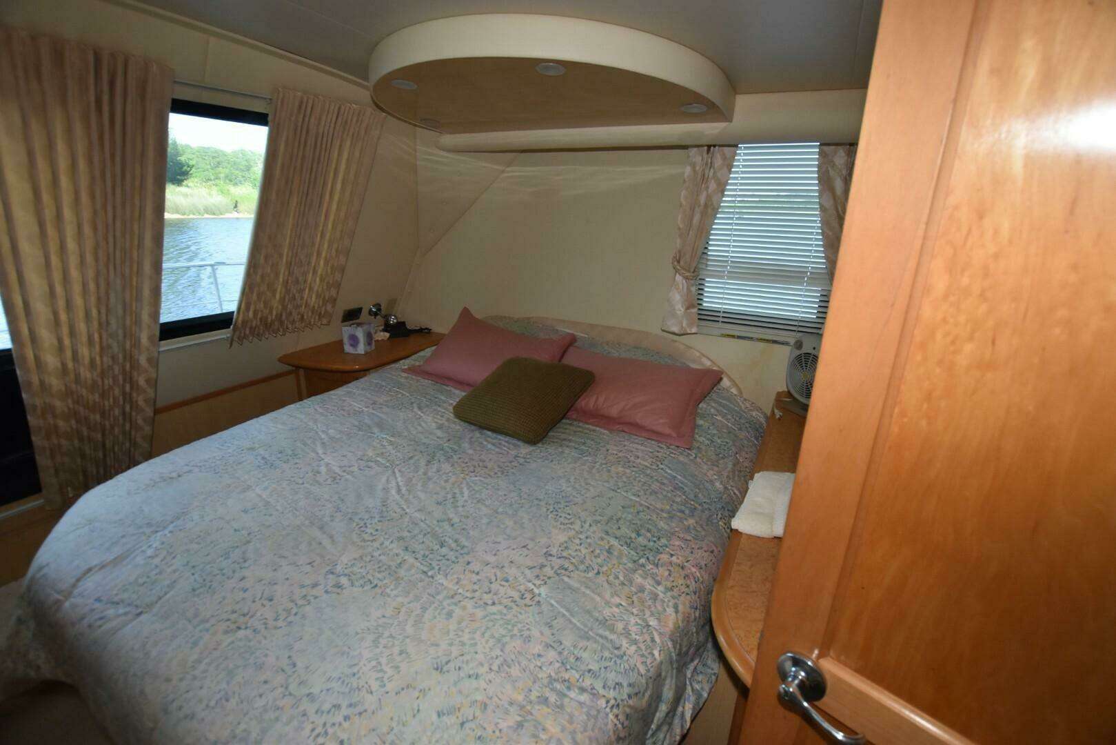 2005 Bluewater 5200 - Image 16