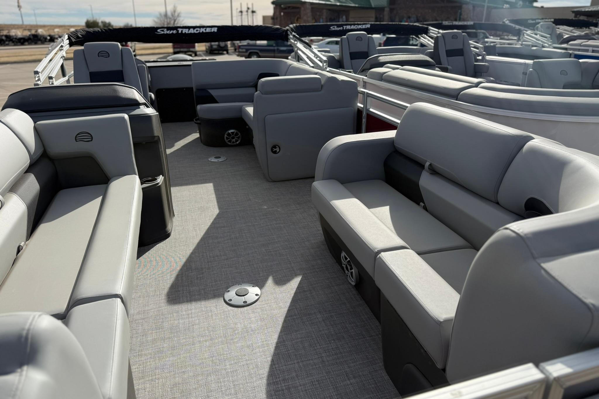 2026 Sun Tracker SportFish 22 DLX
