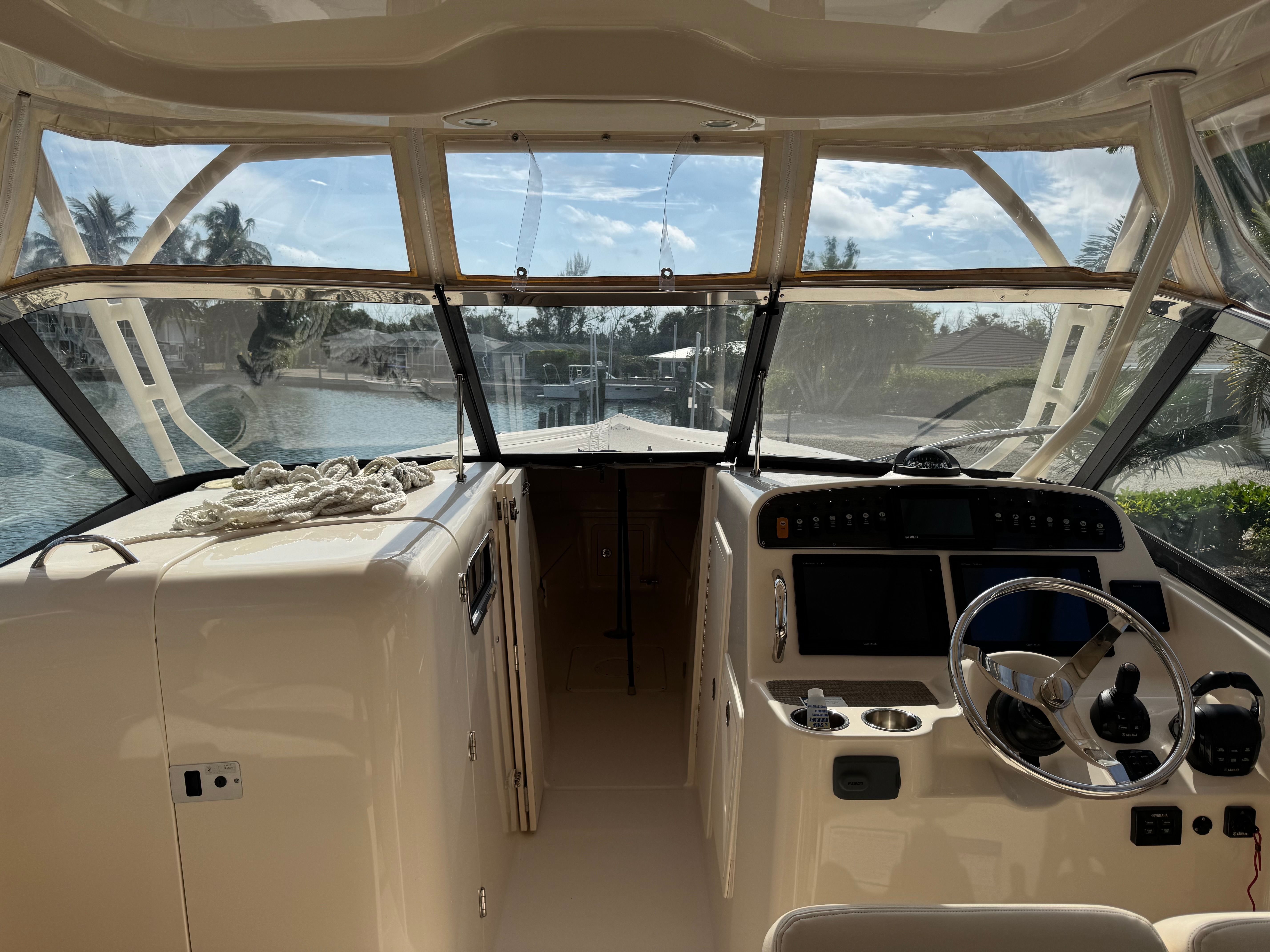 2016 Grady-White Freedom 307 - 2