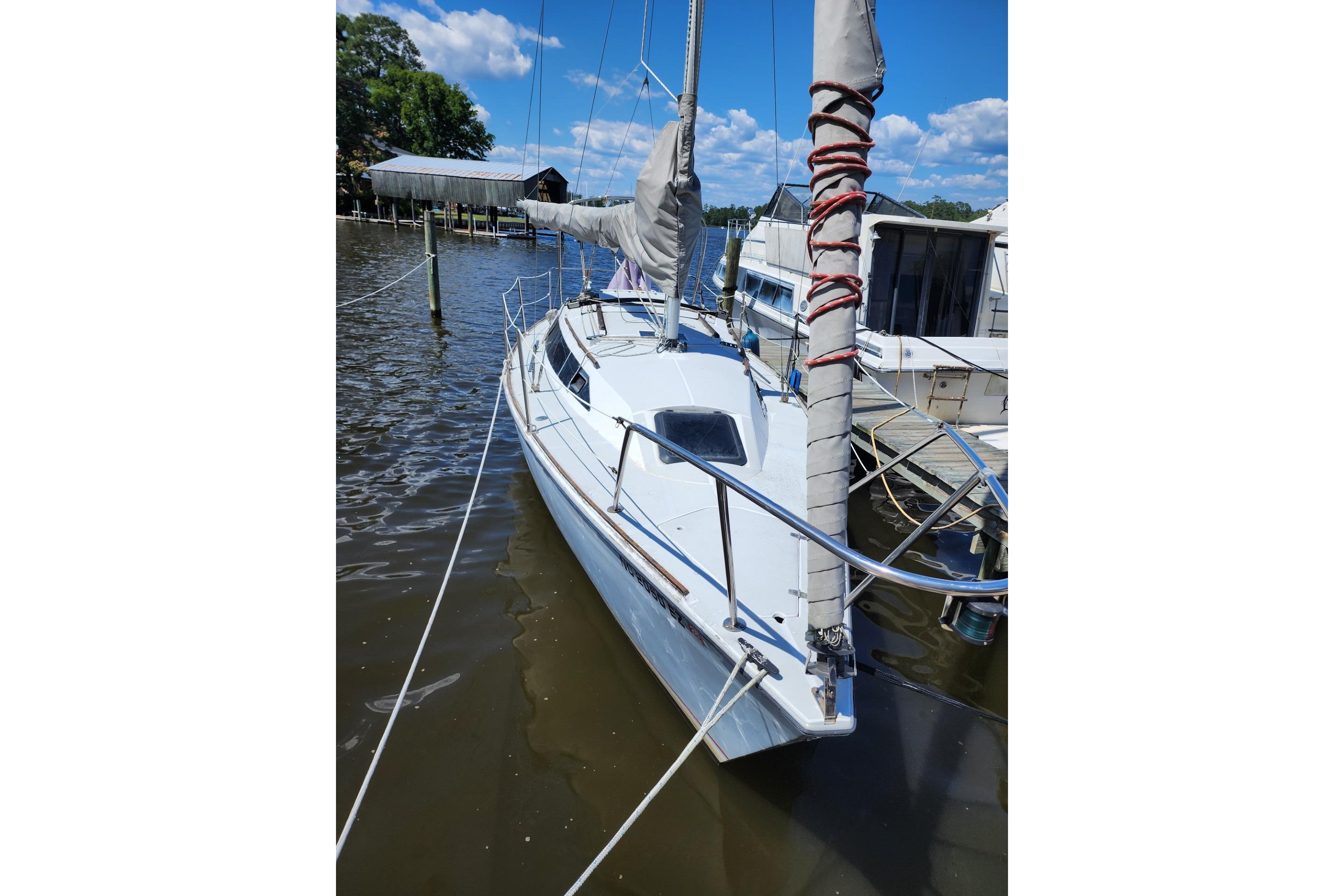 1988 O'Day 272 LE sailboat docked on a sunny day.