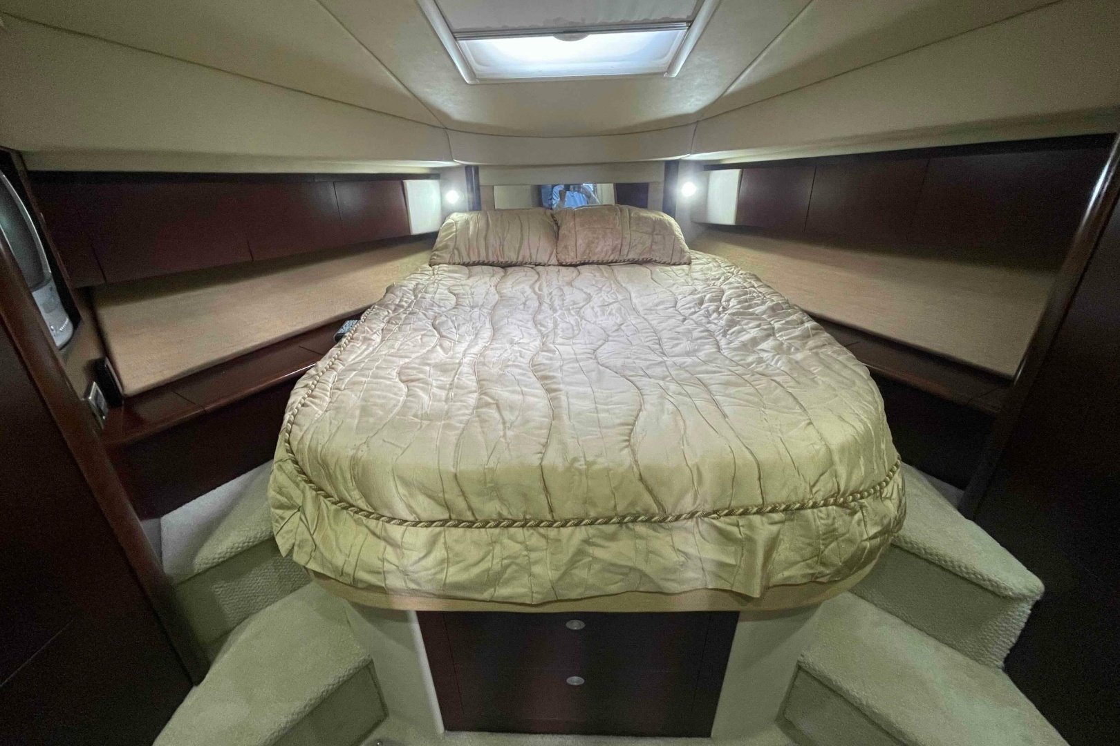 2005 Sea Ray 420 Sedan Bridge - Image 30