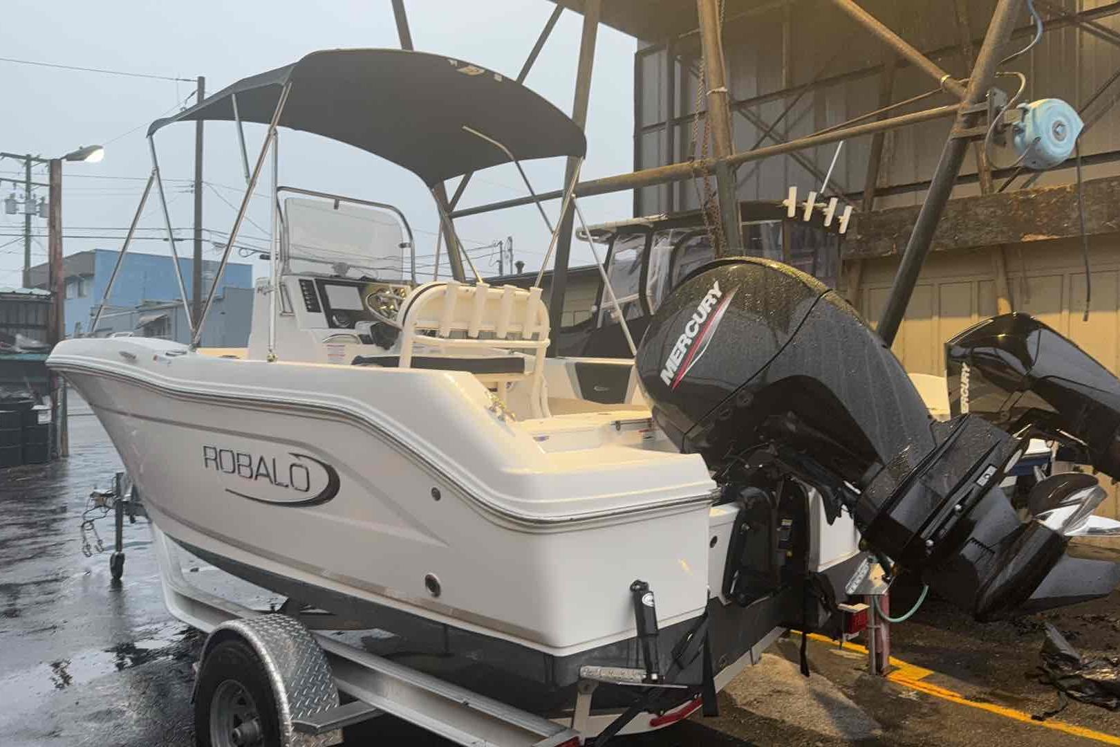 2023 Robalo R180 Center Console