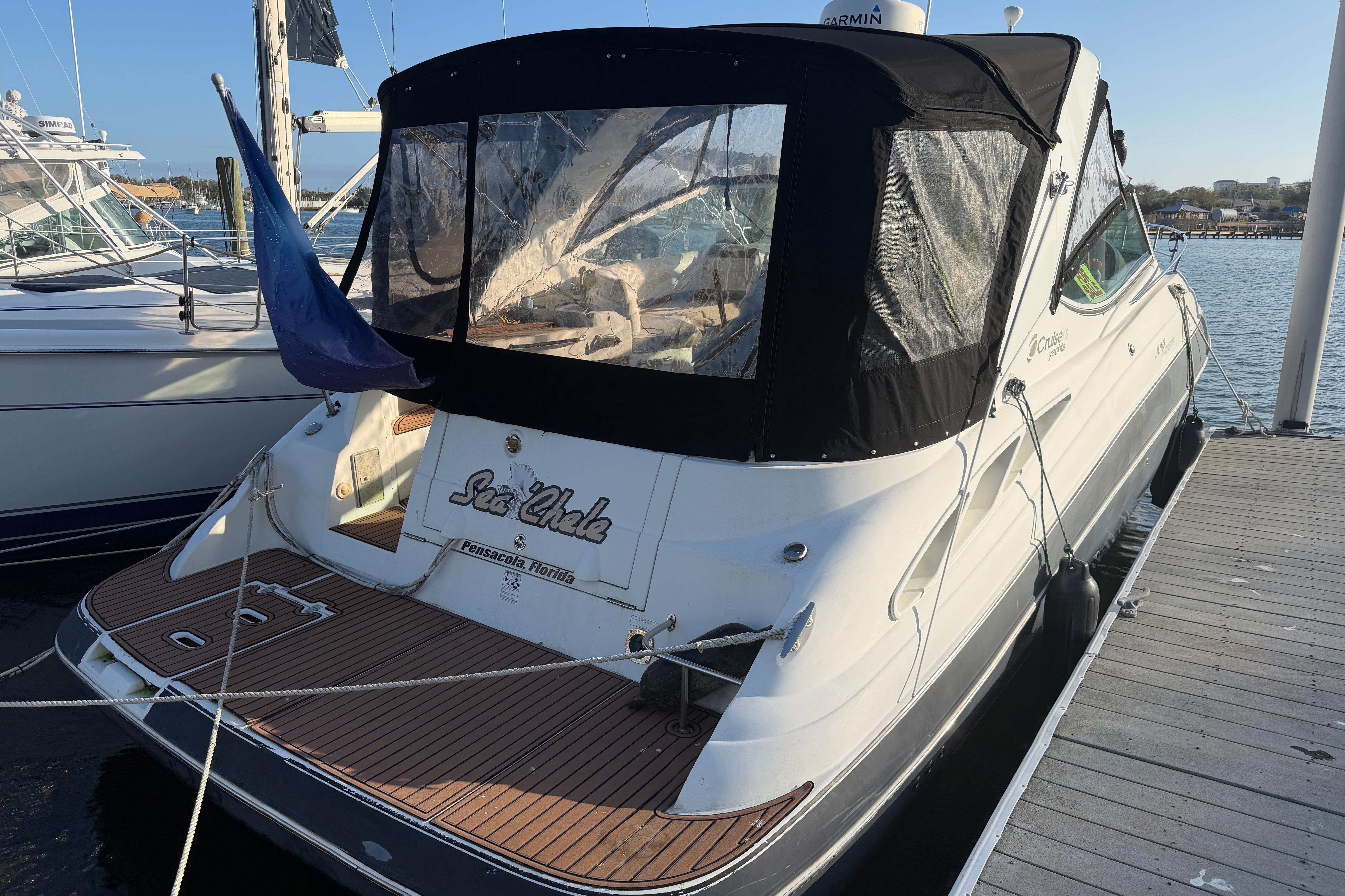 2008 Cruisers Yachts 330 Express