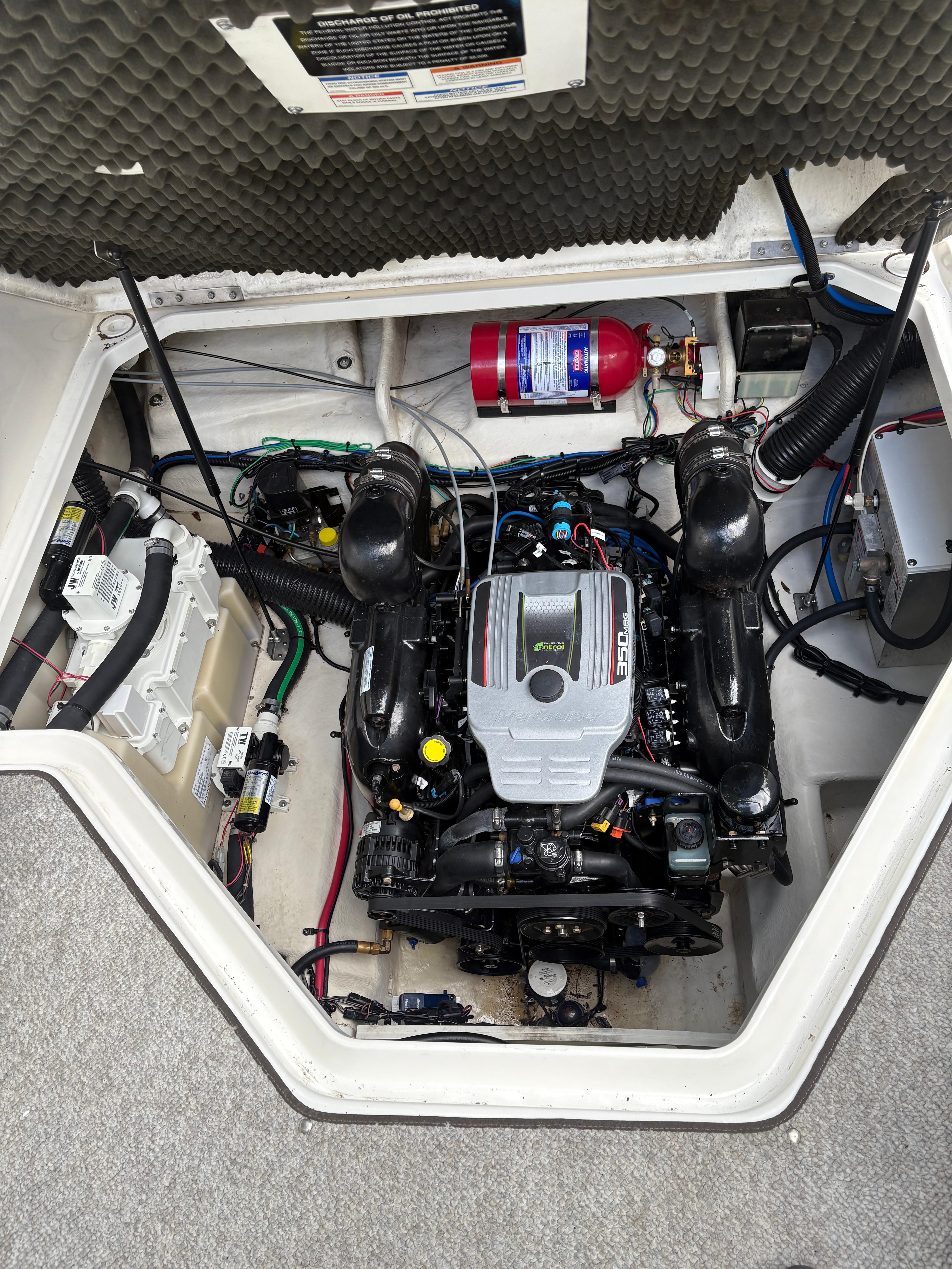 2013 Sea Ray 240 Sundancer - 14