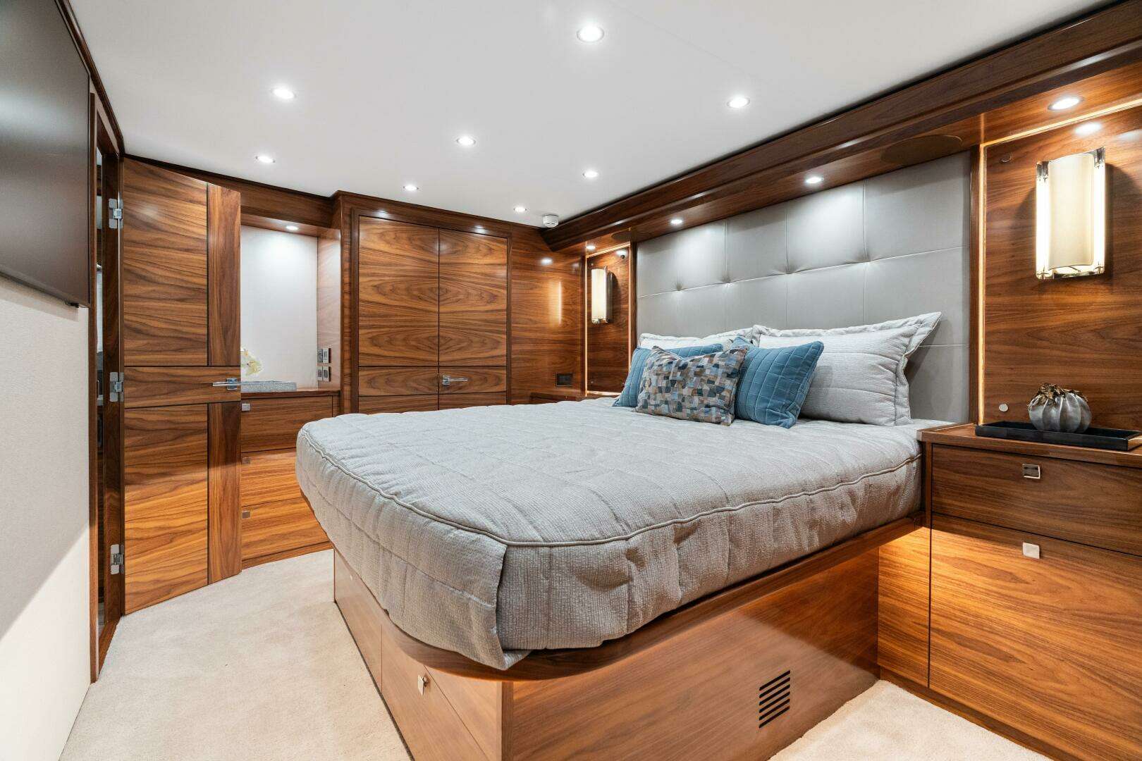 2026 Viking 74 Convertible - Image 17