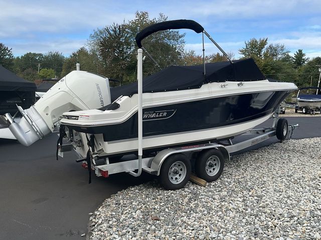 2024 Boston Whaler 210 Vantage - 2