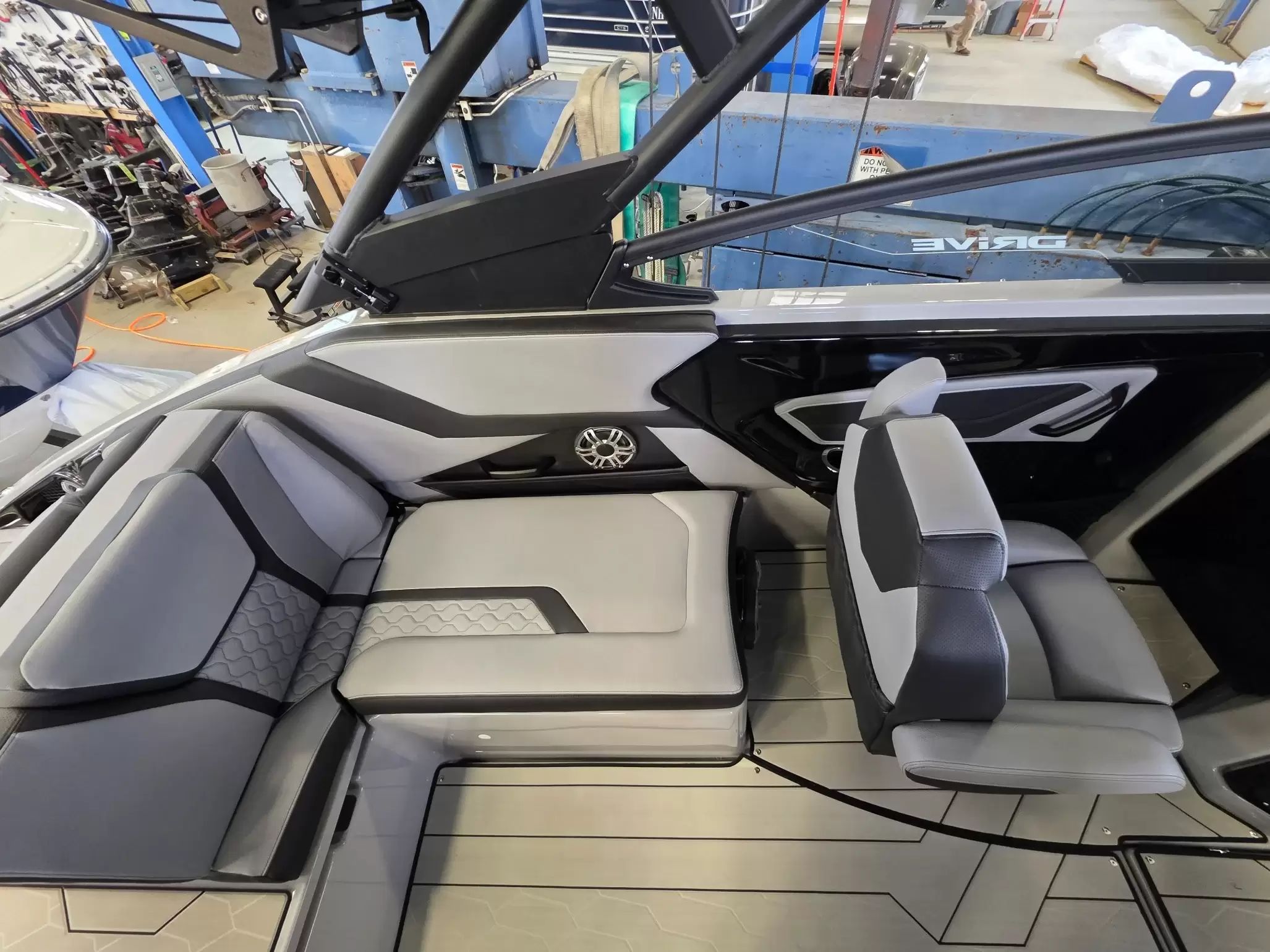 2026 Yamaha Boats 255XD - 8