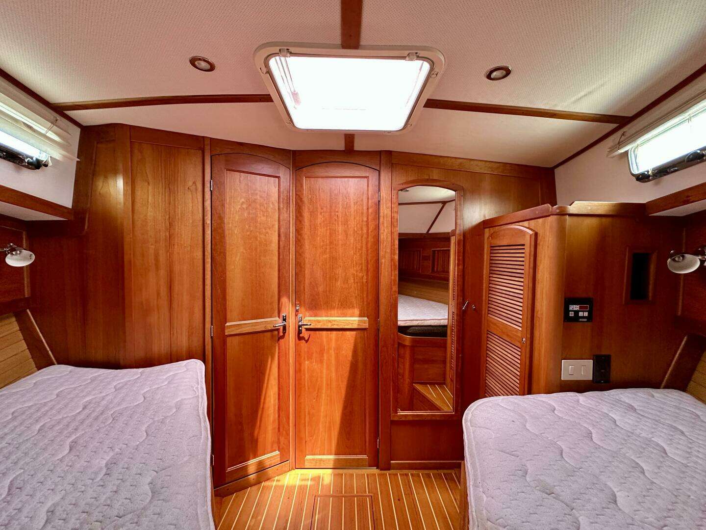 2002 Sabreline 36 Flybridge - Image 23