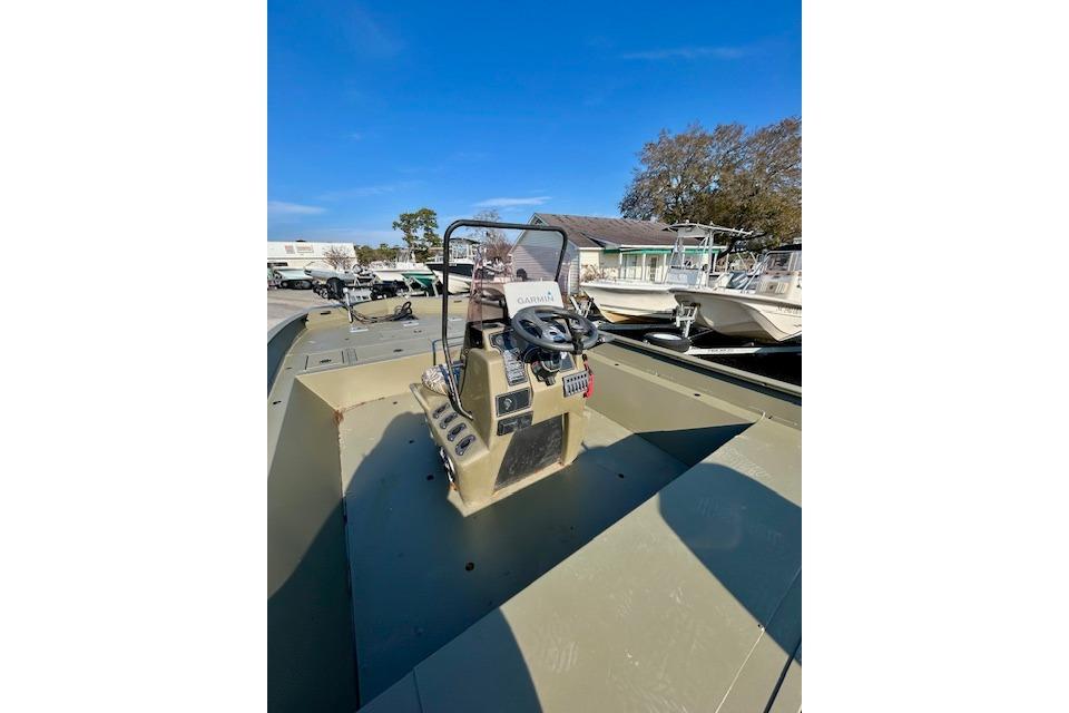 2021 Tracker Grizzly 2072 CC boat with central console and Garmin equipment.