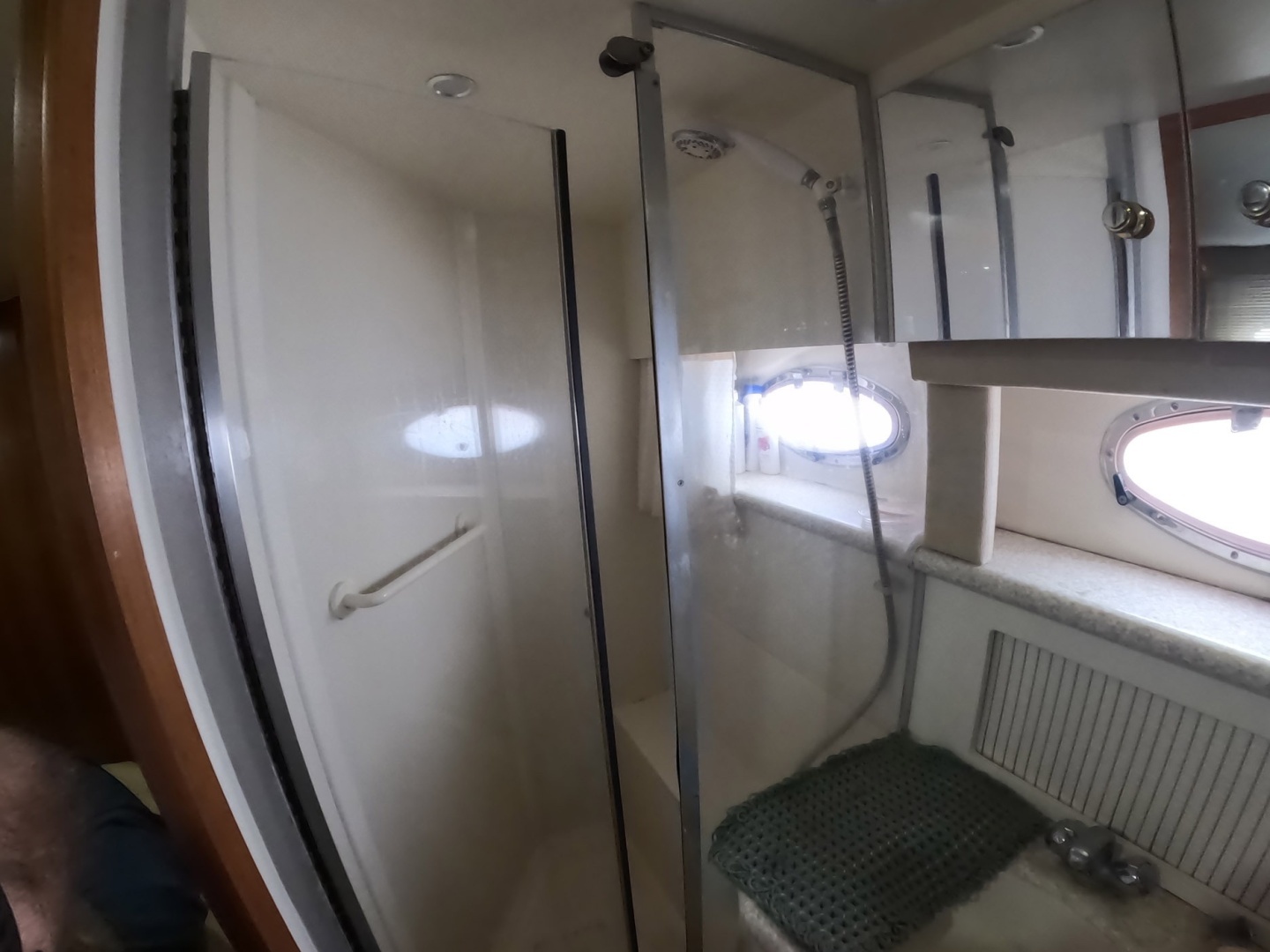 2000 Carver 406 Motor Yacht - Image 12