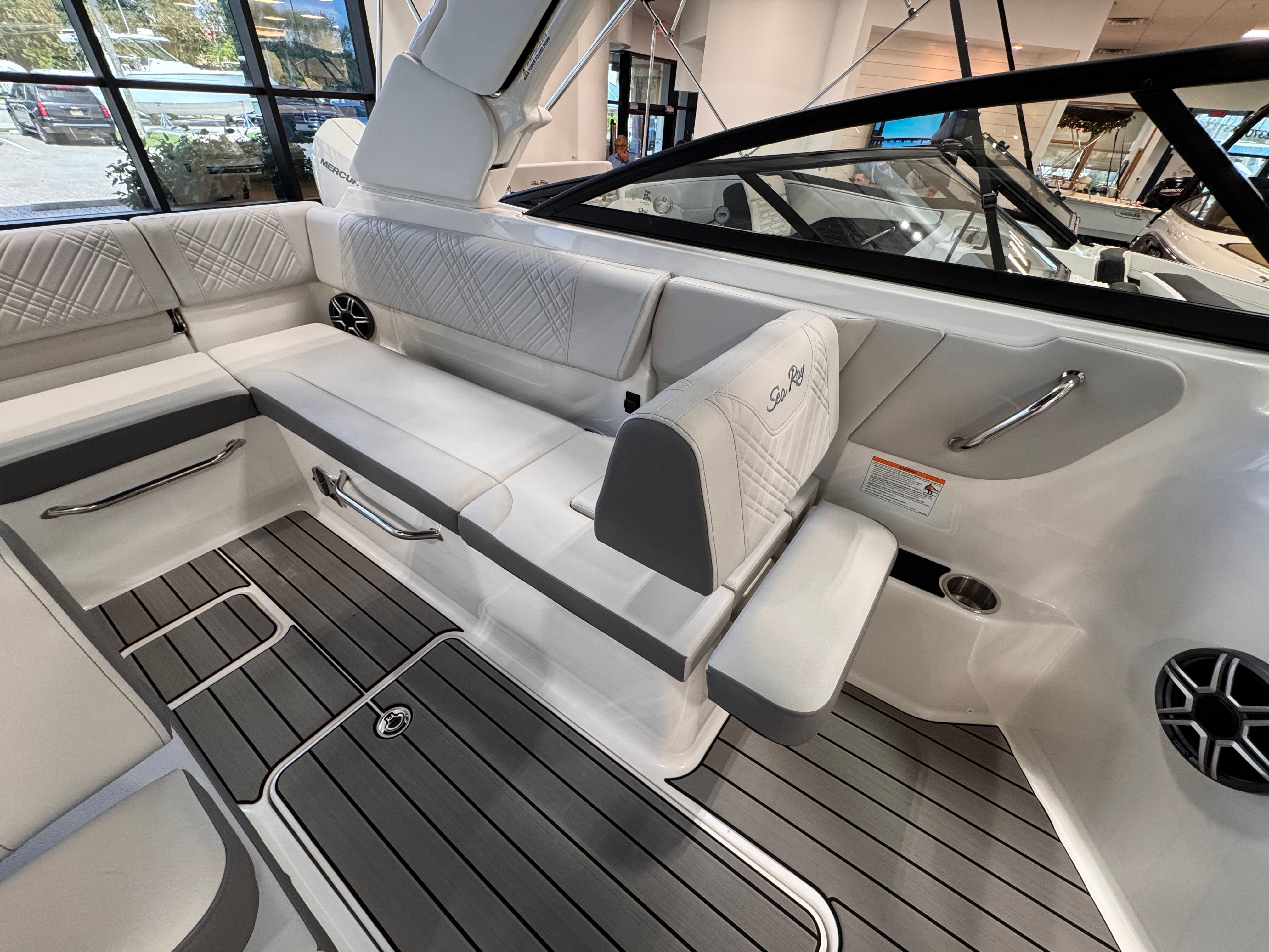 2026 Sea Ray SDX 250 Outboard - 18
