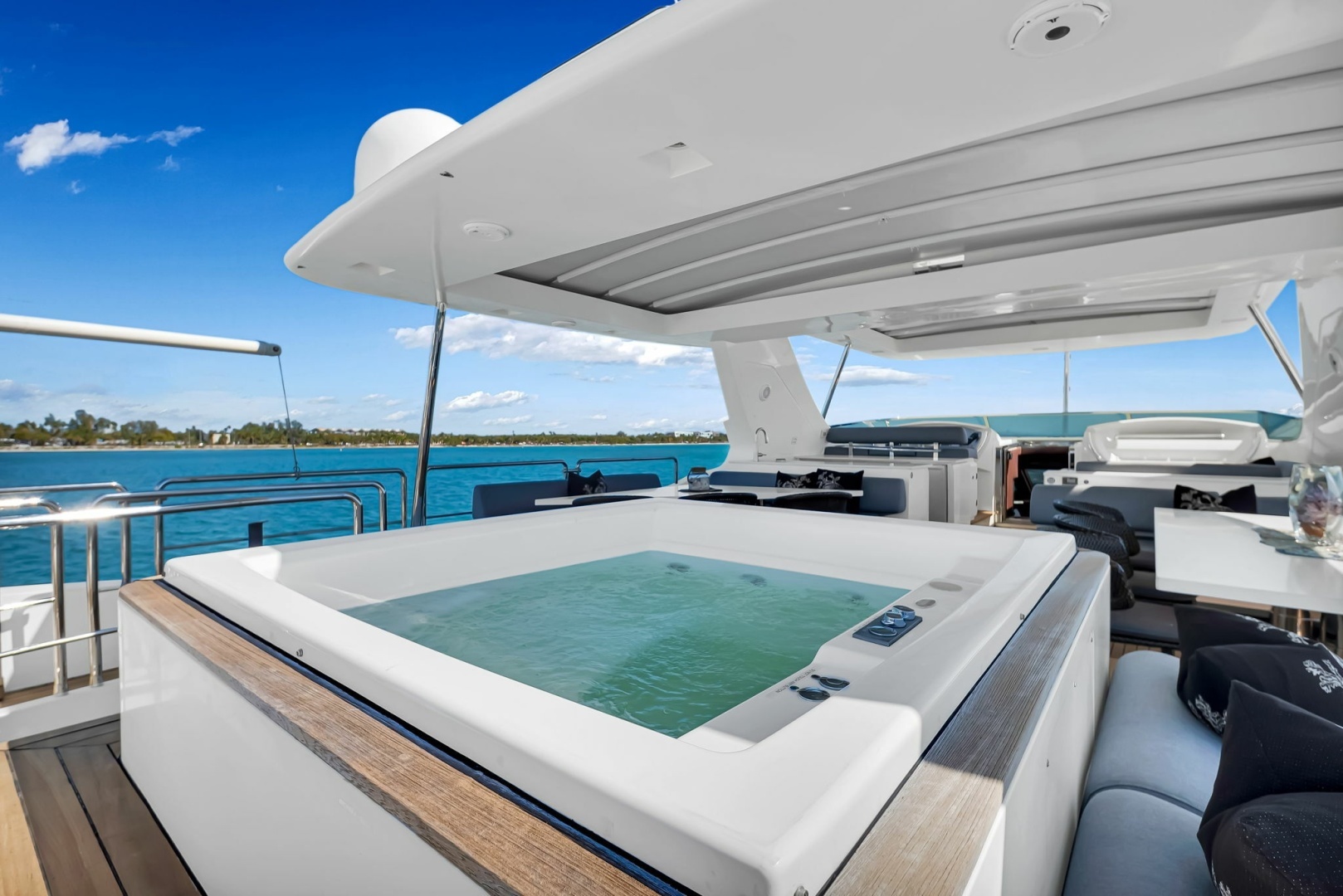 2005 Azimut 105 - Image 12