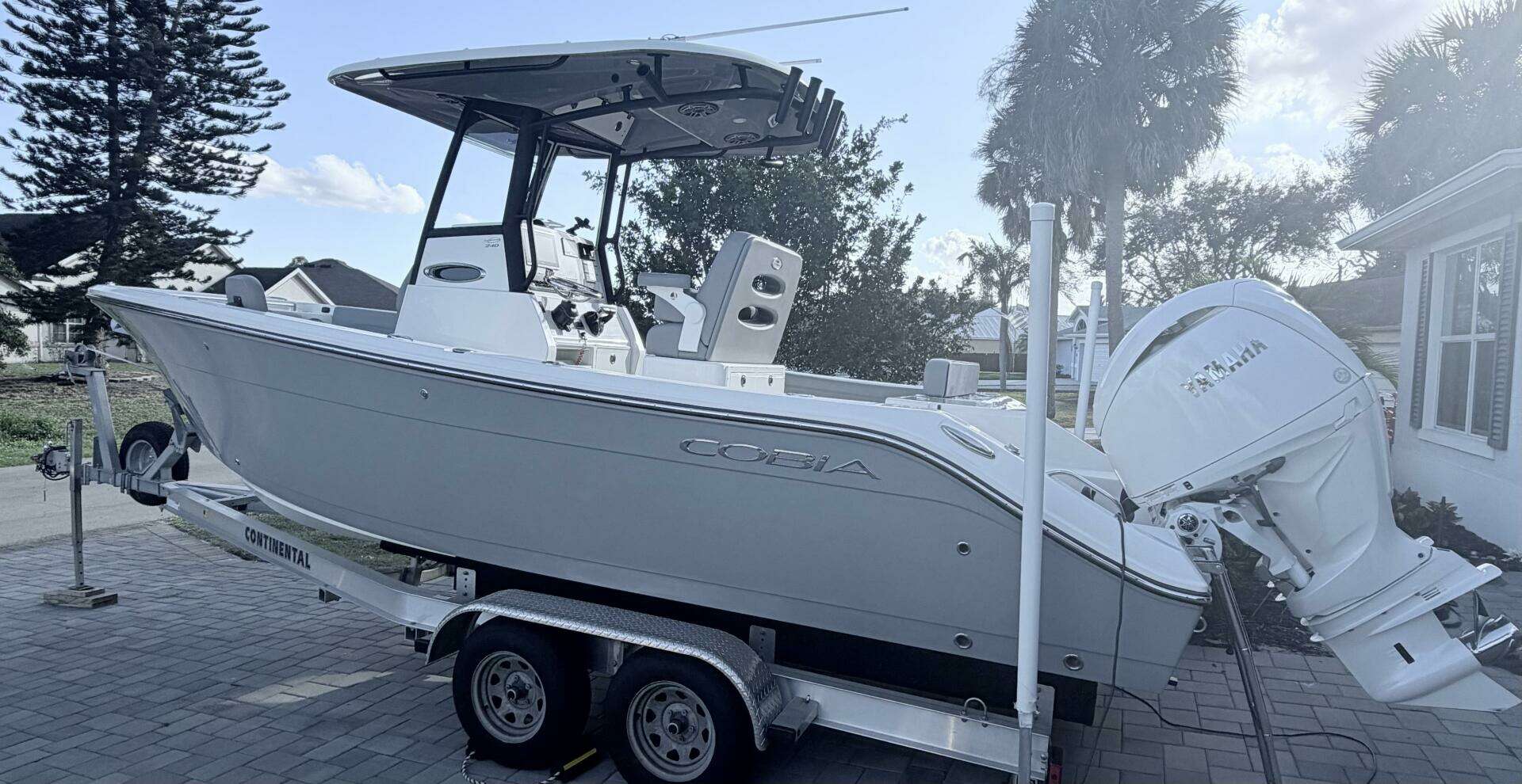 2024 Cobia 240 CC - Image 2