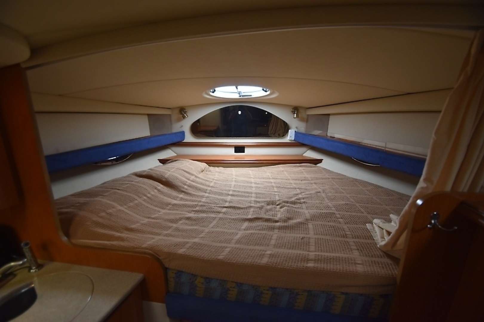 2004 Cruisers Yachts 320 Express - Image 11