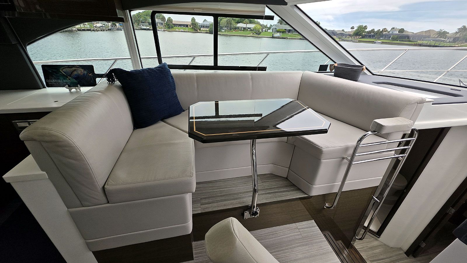 Main Cabin Dinette