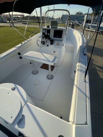 2001 Seaswirl 2301 Center Console - 7