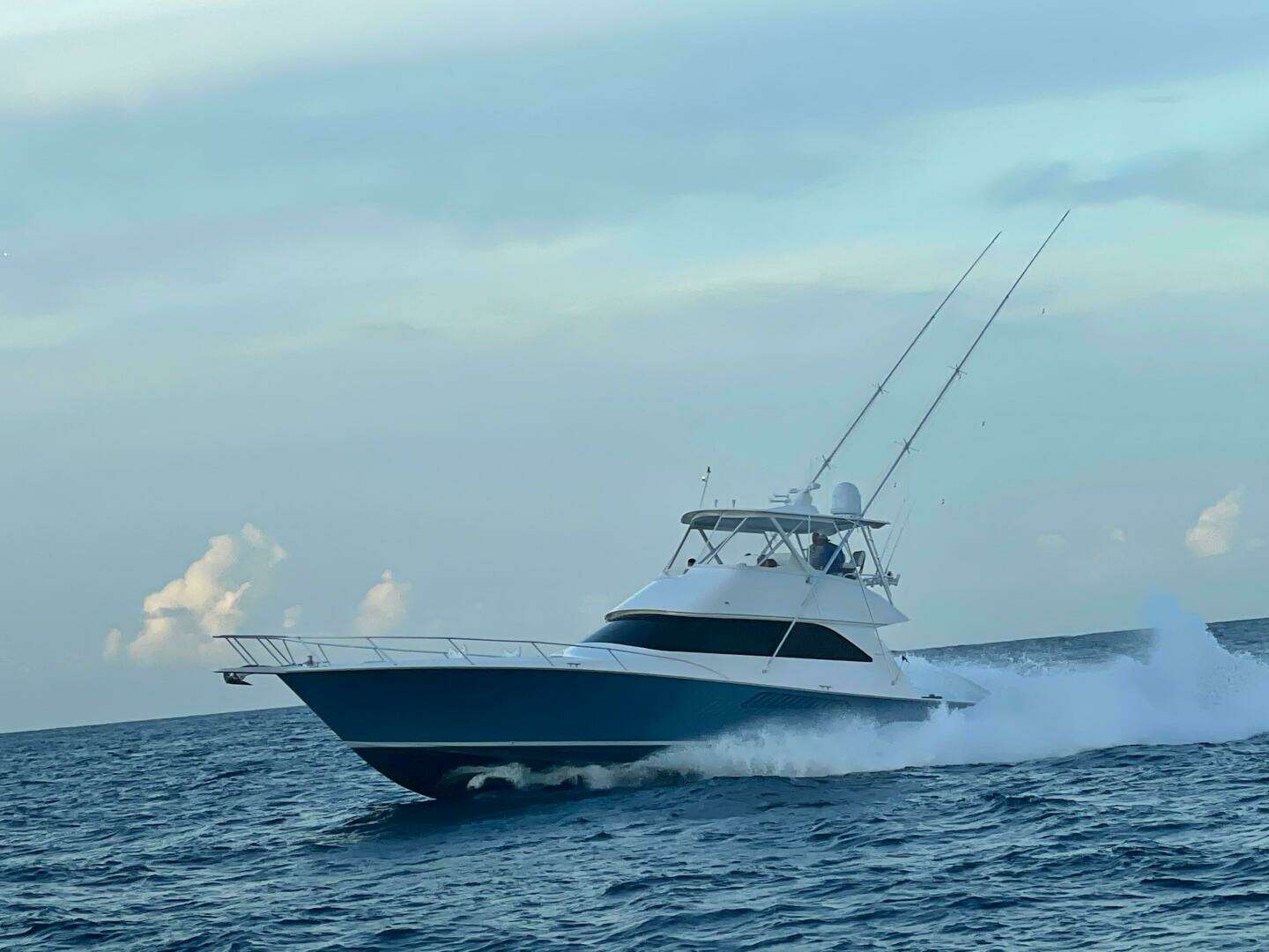 2007 Viking 52 Convertible - Image 3