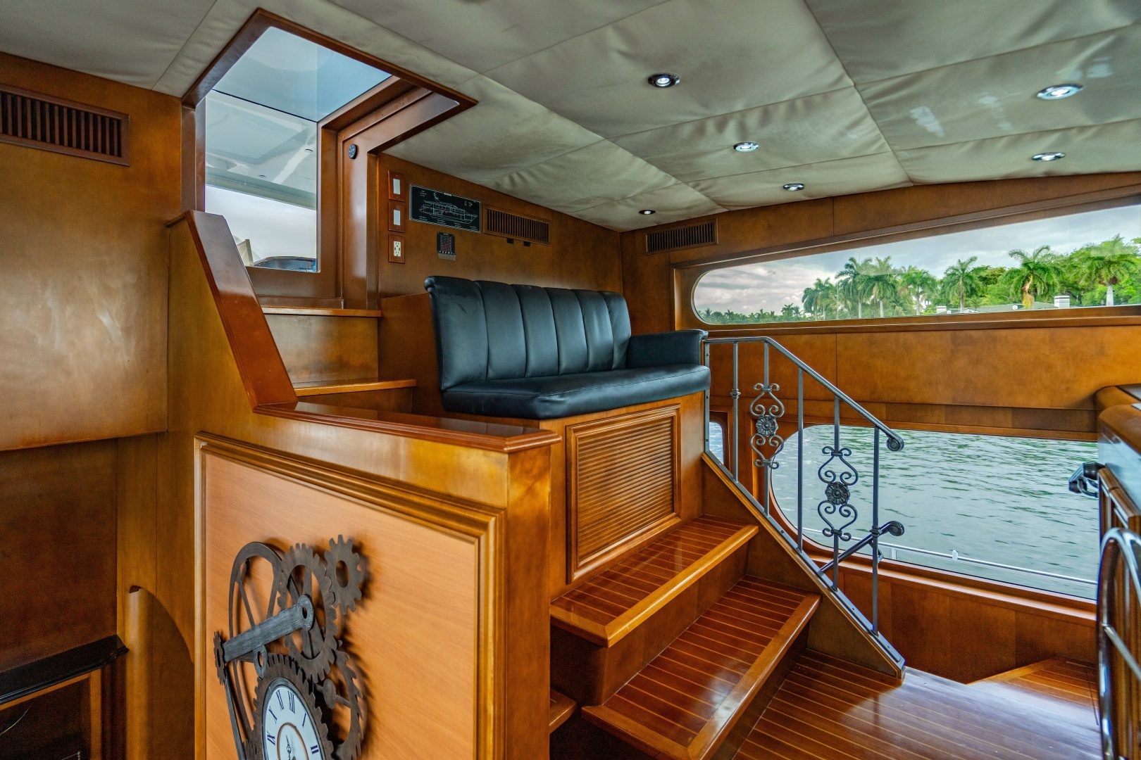 2006 Broward Raised Pilothouse - Image 12