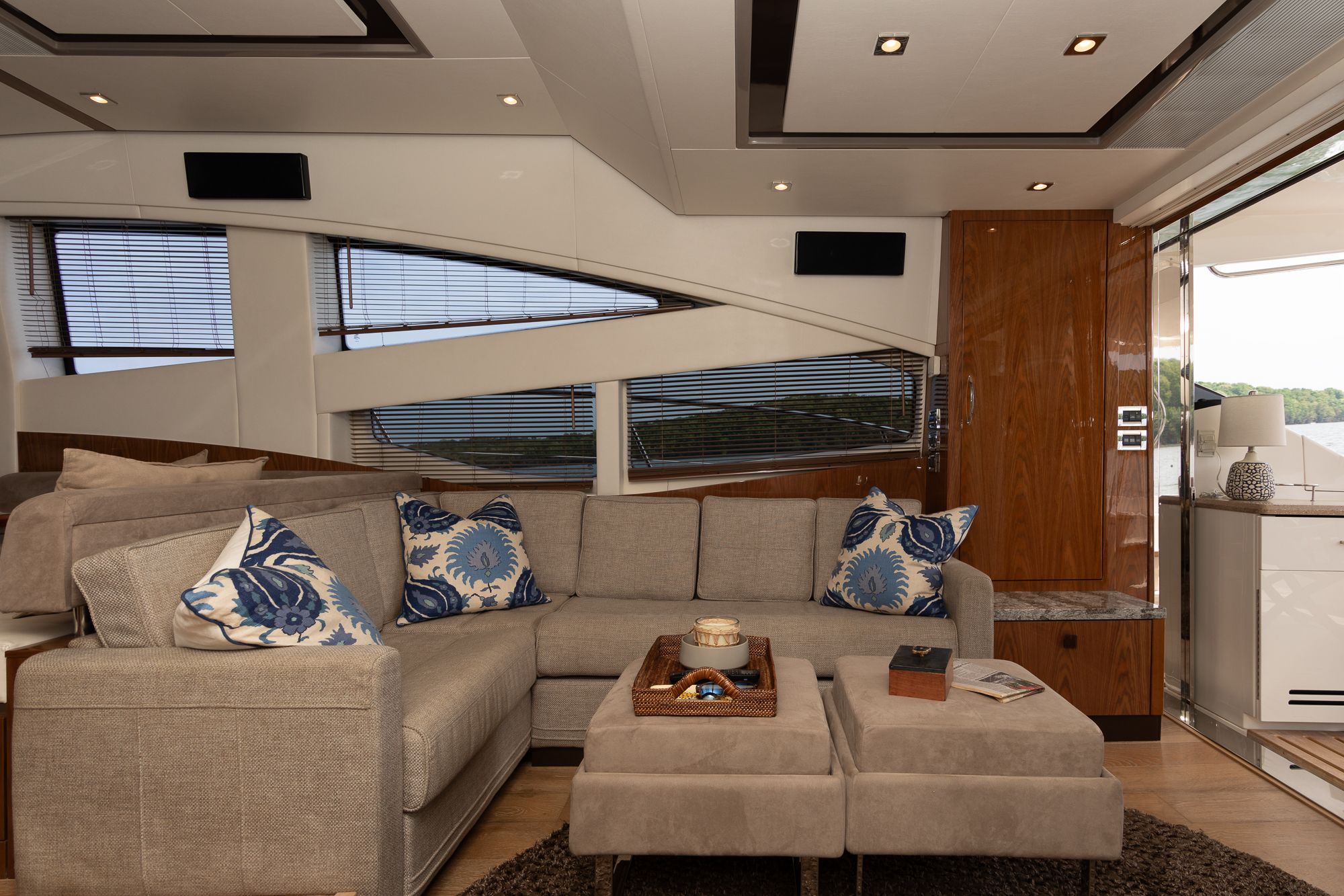 2018 Sea Ray L 650 FLY - 11