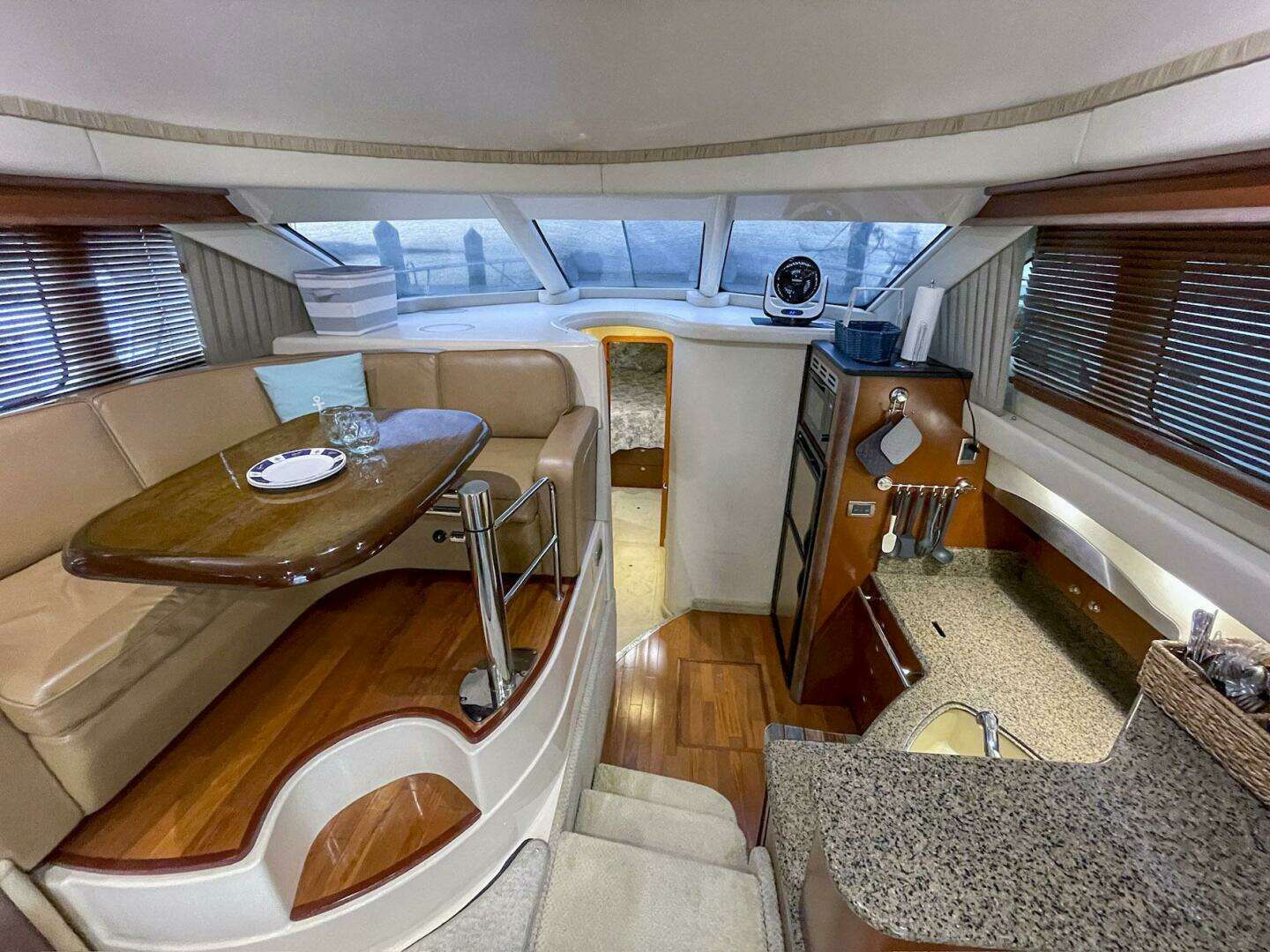 2007 Sea Ray 44 Sedan Bridge - Image 4