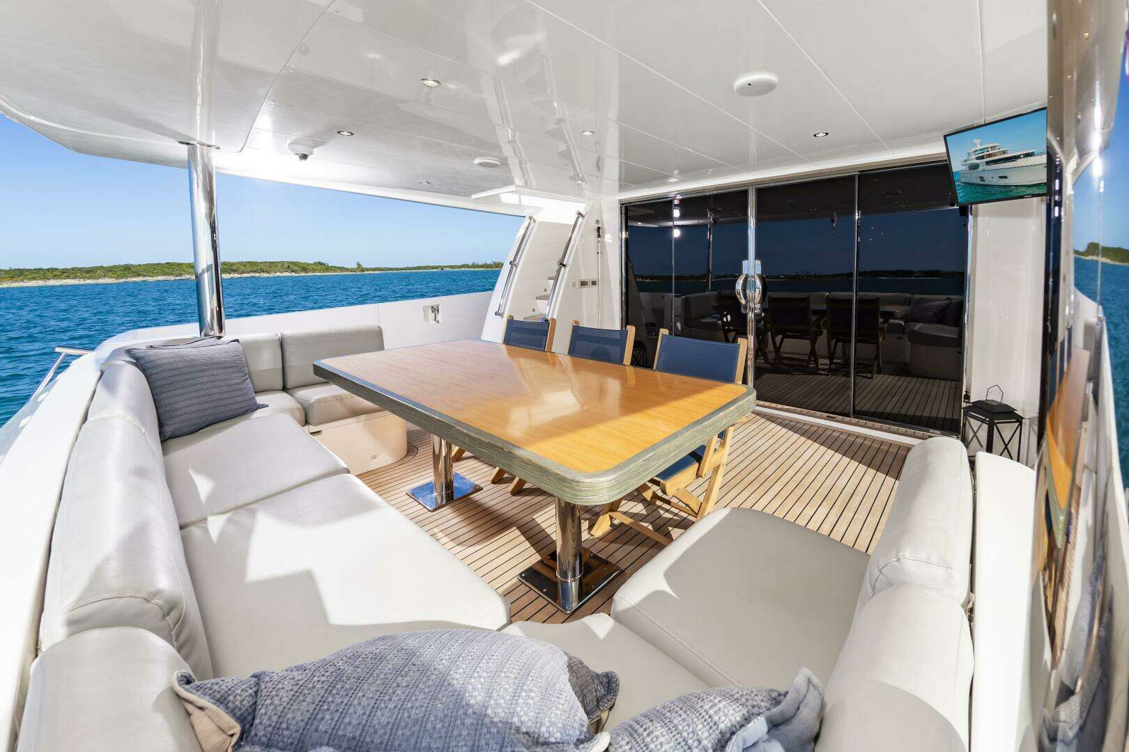 2017 Johnson 93 Flybridge - Image 23