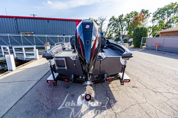 2024 Recon 985 SC boat at dock, rear view with outboard motor.