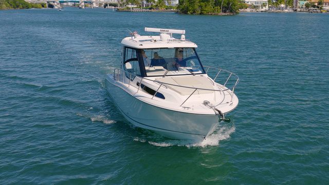 2023 Boston Whaler 325 Conquest - 3