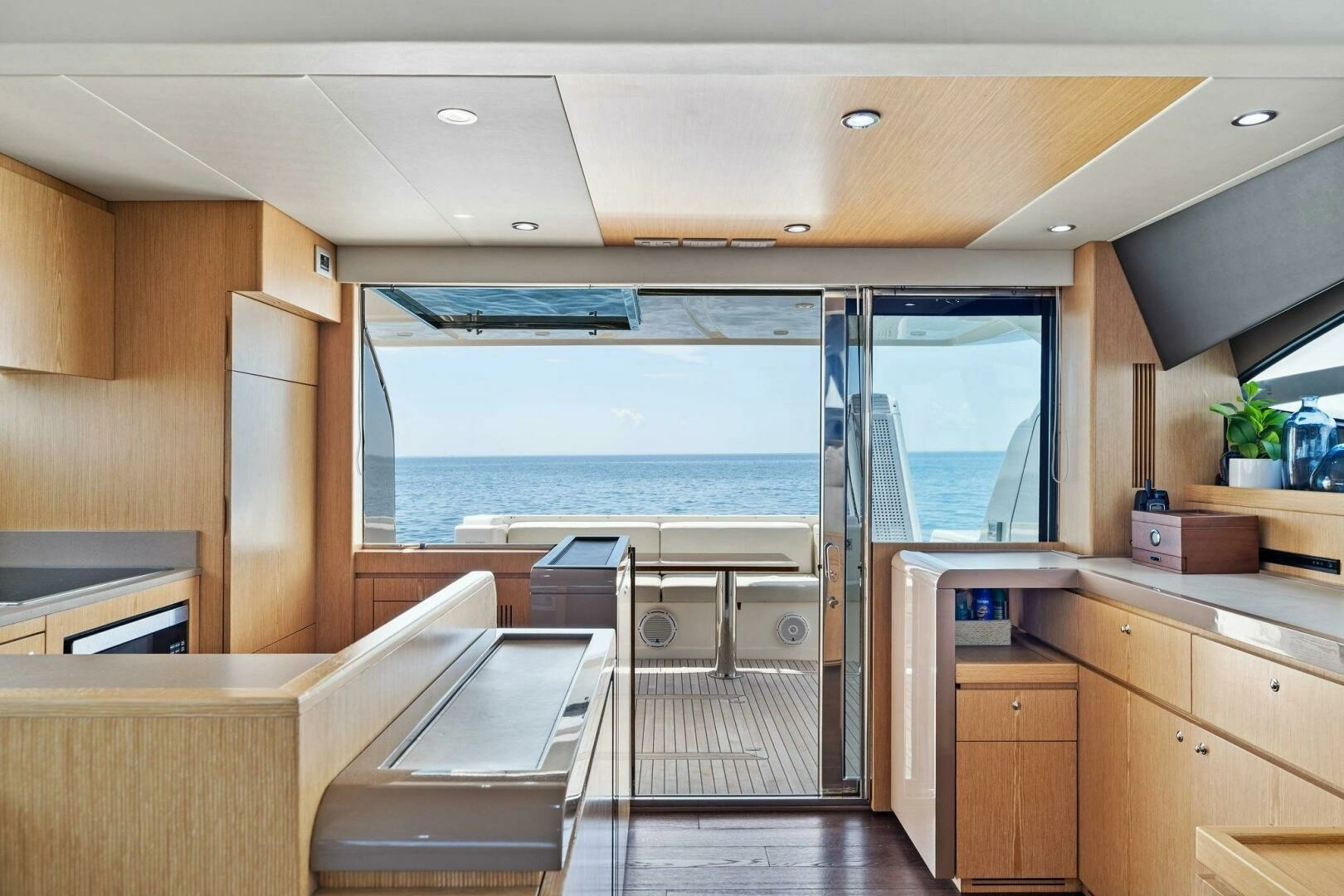 2013 Ferretti Yachts 620 - Image 8