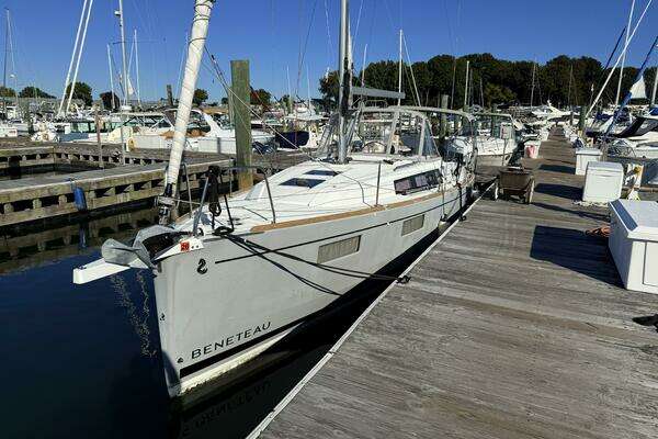 2021 Beneteau 35.1