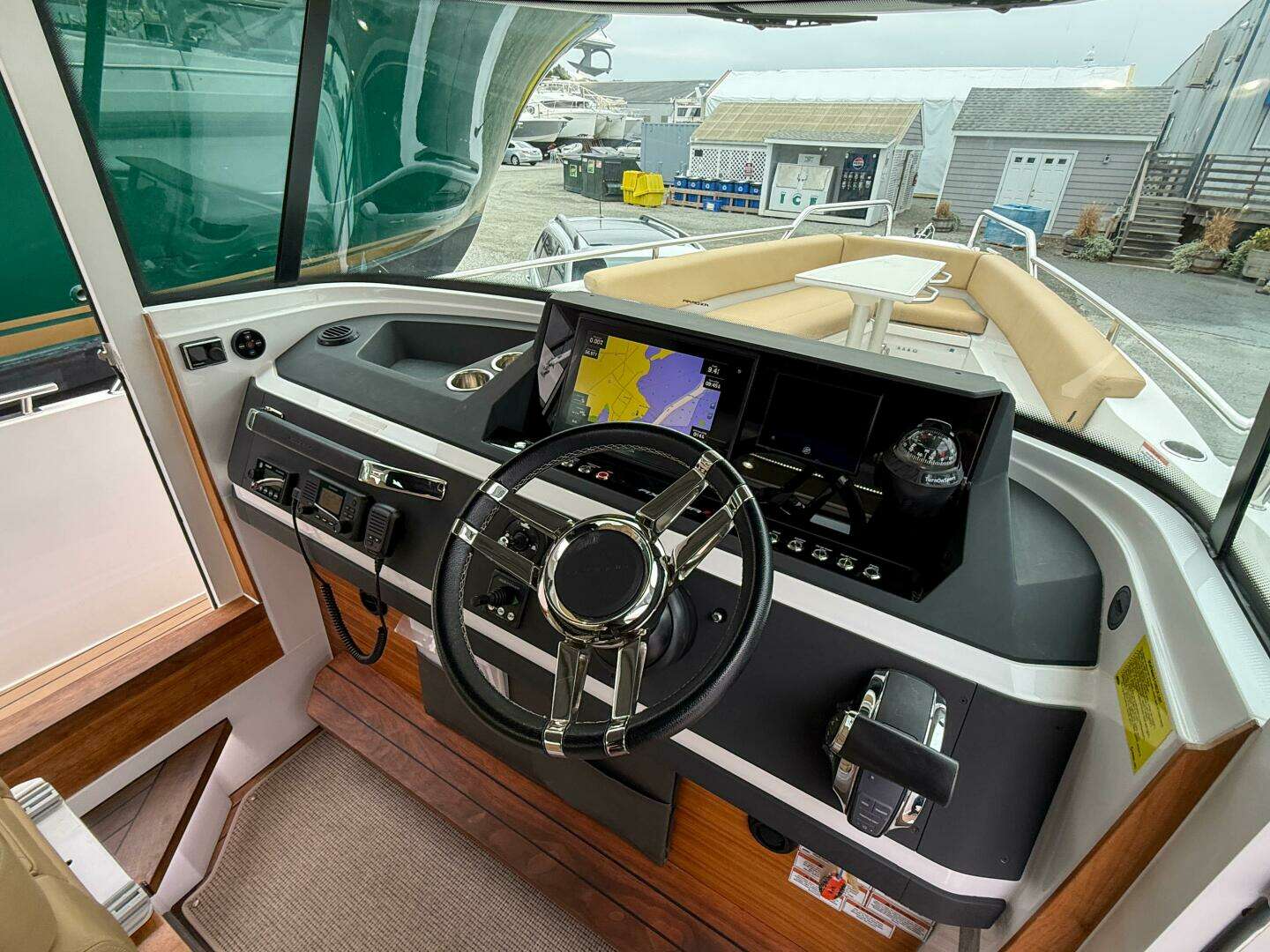 2020 Axopar 28 Cabin w/Wet Bar - Image 24