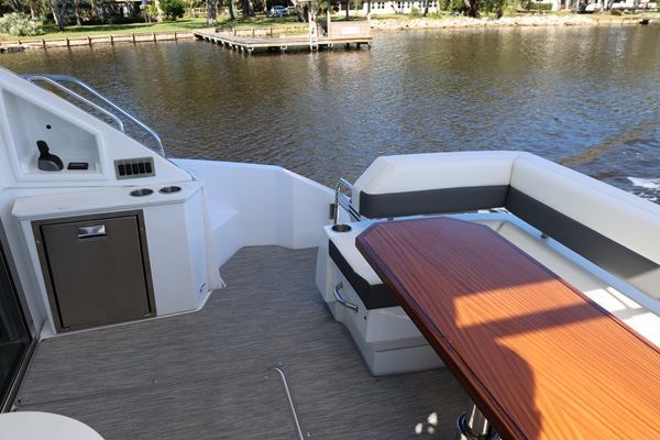 2023 Cruisers Yachts Cantius50 - 7