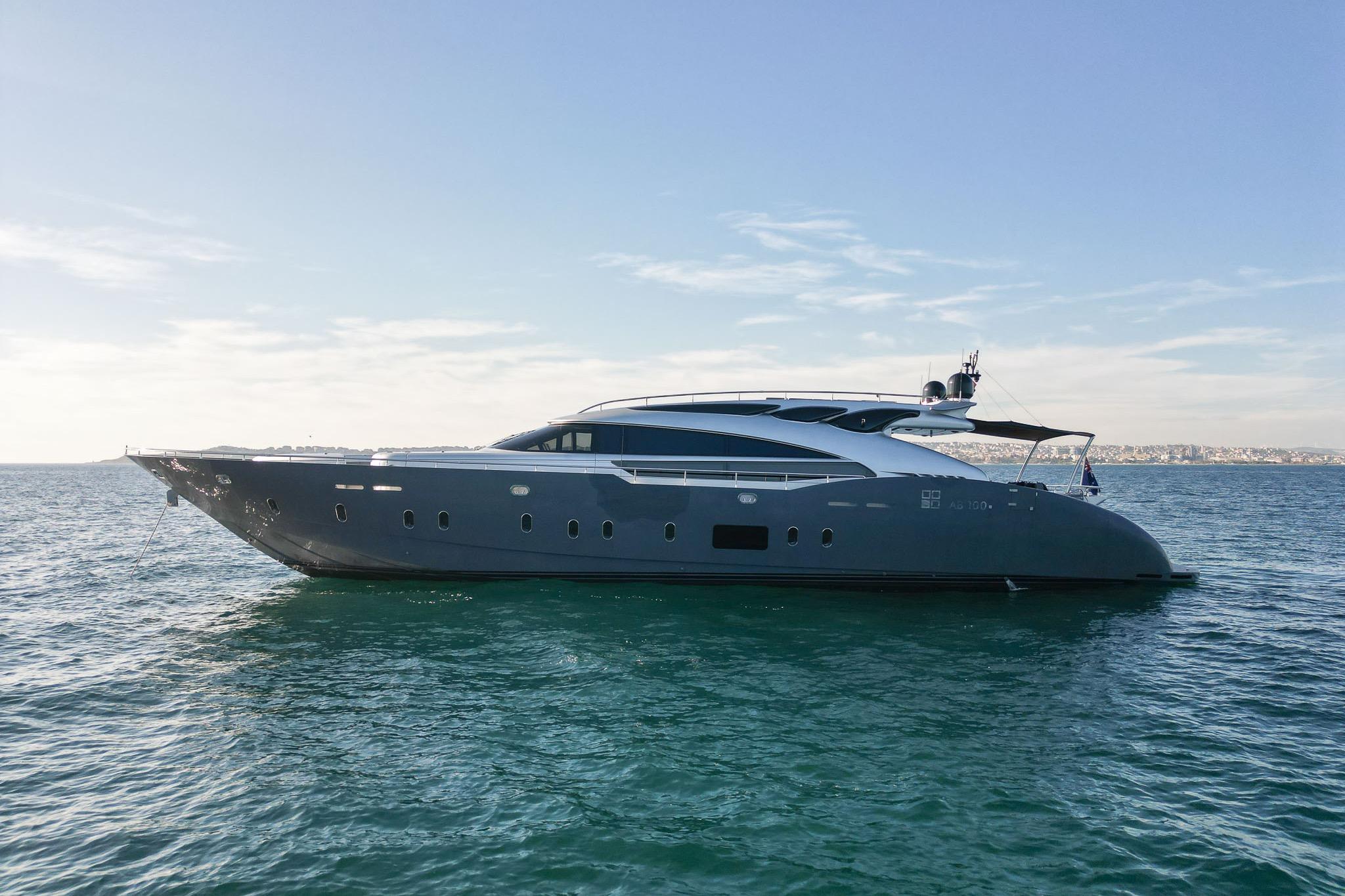 2016 AB Yachts 100