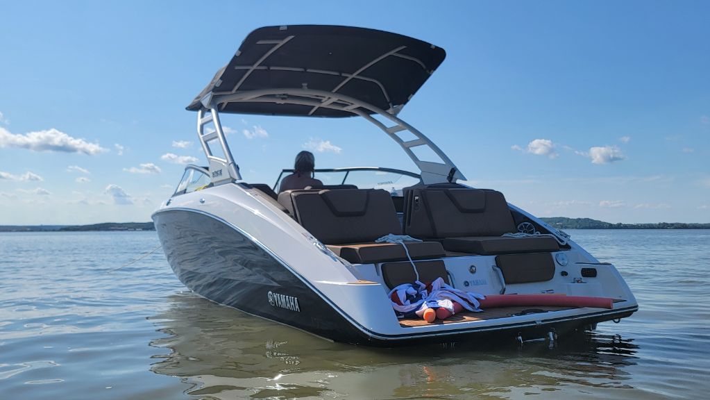 2024 Yamaha Boats 252SE on calm water with sunshade.