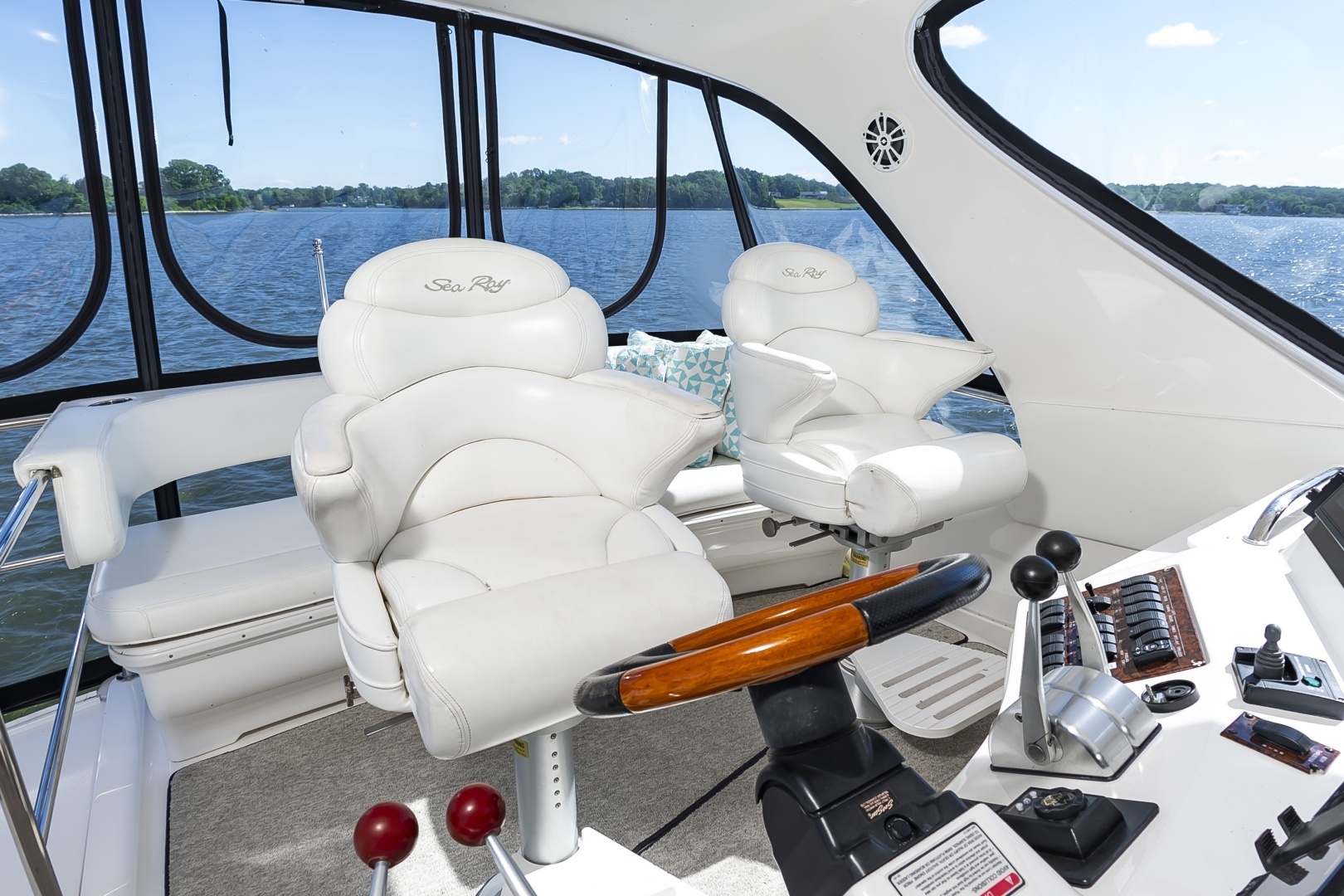 2002 Sea Ray 560 Sedan Bridge - Image 18