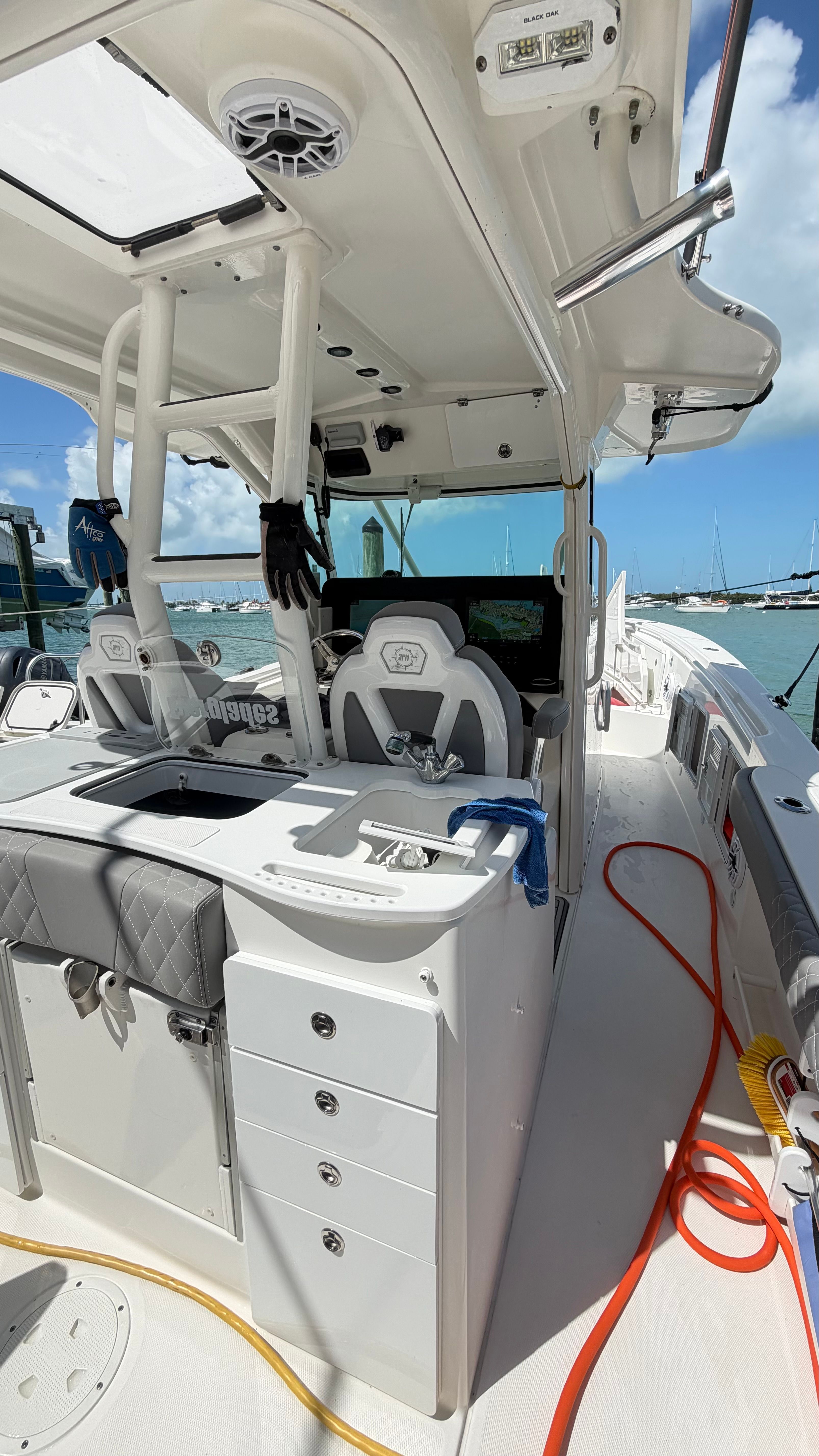 2009 Everglades 365 Center Console - 72