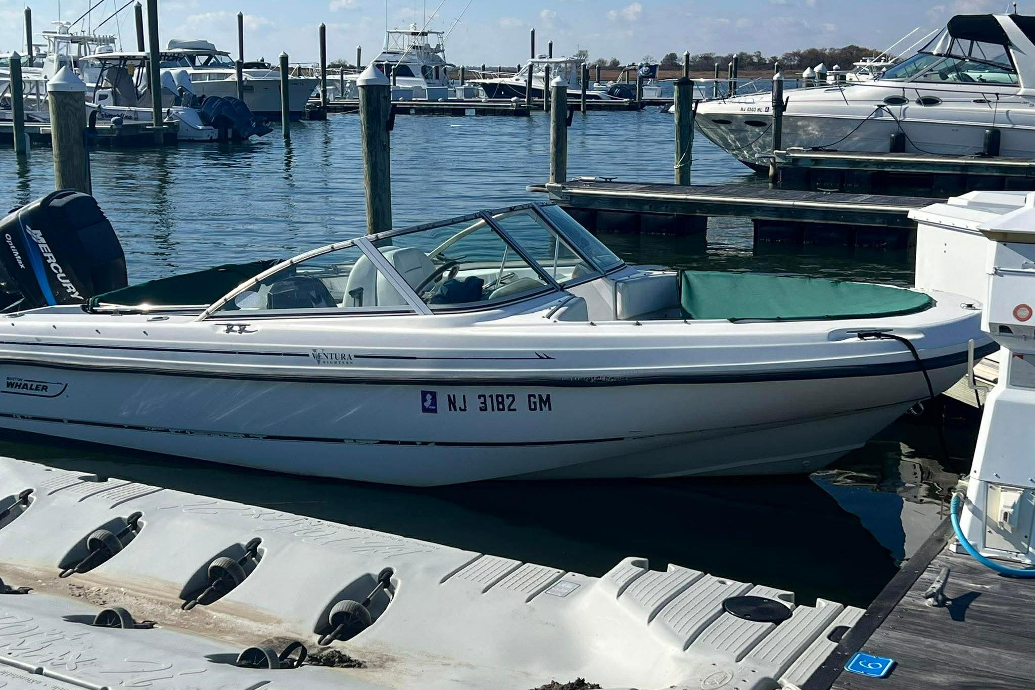2000 Boston Whaler 18 Ventura Bowrider