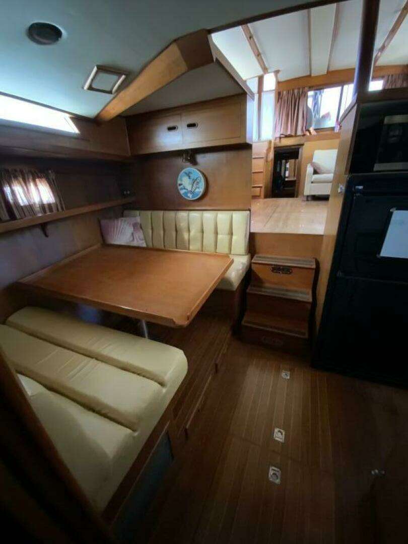 1987 President 41 Double Cabin Motor Yacht - Image 64