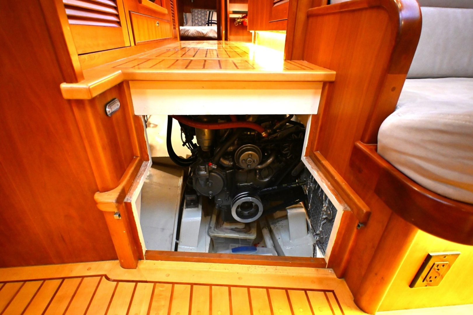 2006 Waterline 50 - Image 74